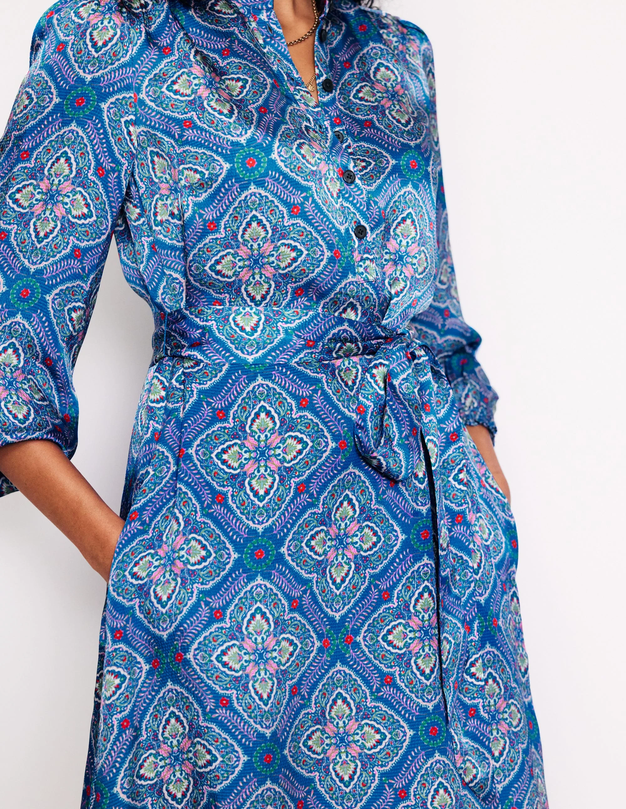 Jasmine Midikleid aus Satin-Directoire-Blau, Ziermosaik - Image 3