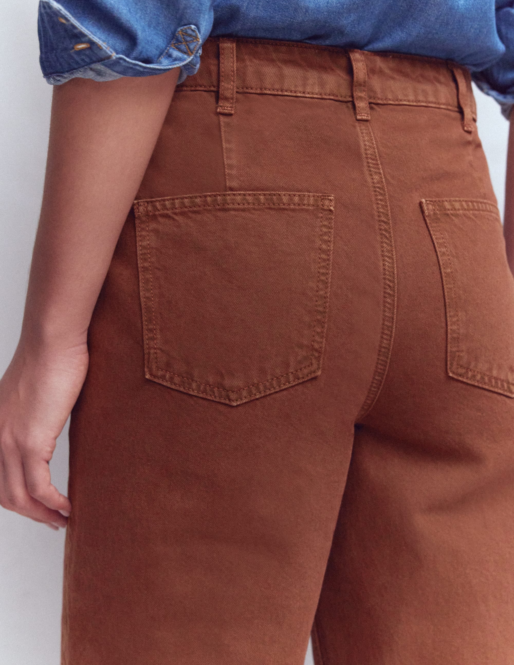 Jeans mit geradem Bein und sichtbarer Knopfleiste-Braun - Image 2