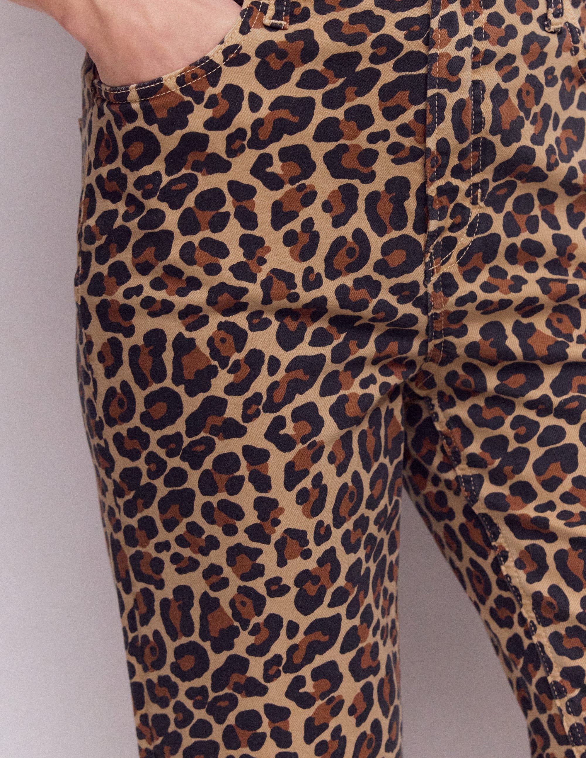 Jeans mit hohem Bund und geradem Bein-Tierfellmuster - Image 2