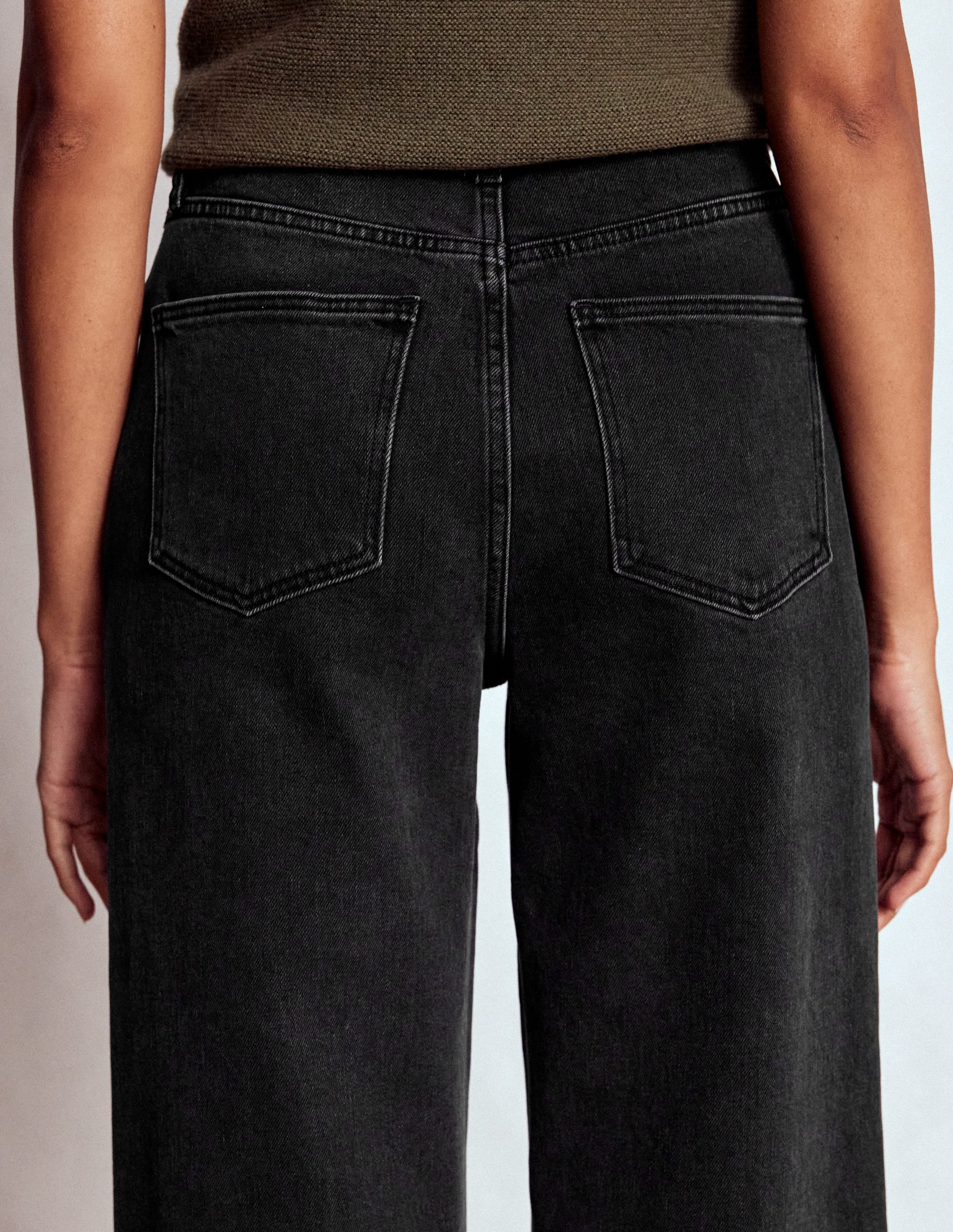 Jeans mit mittelhohem Bund und geradem Bein-Verwaschenes Schwarz - Image 2