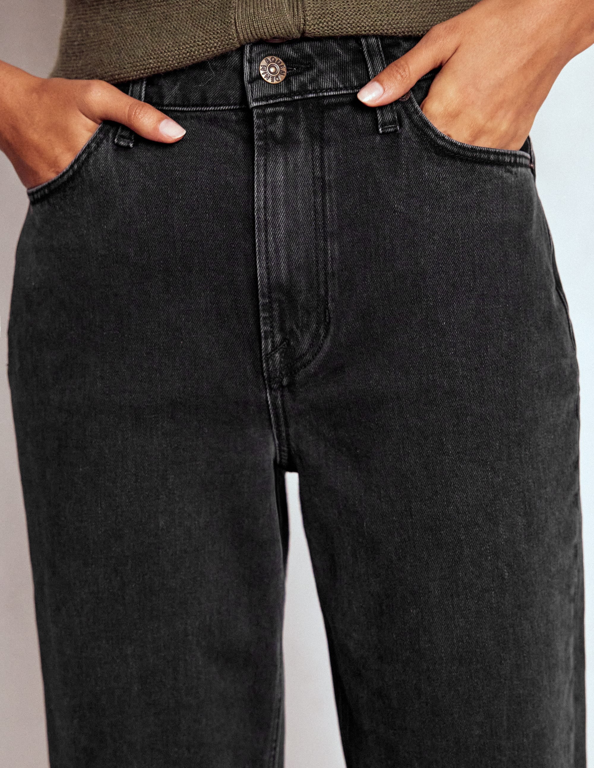 Jeans mit mittelhohem Bund und geradem Bein-Verwaschenes Schwarz - Image 5
