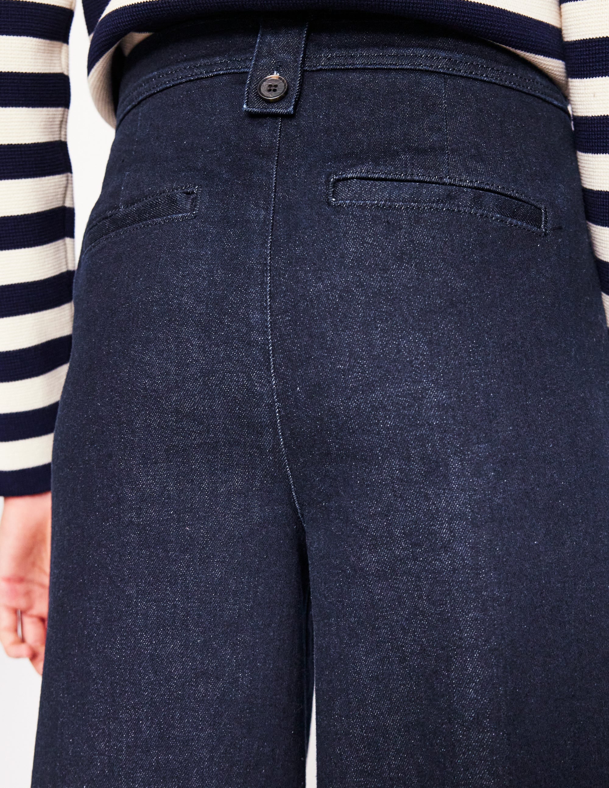 Jeans mit mittelhohem Bund und Knopfdetail-Indigo Waschung - Image 2