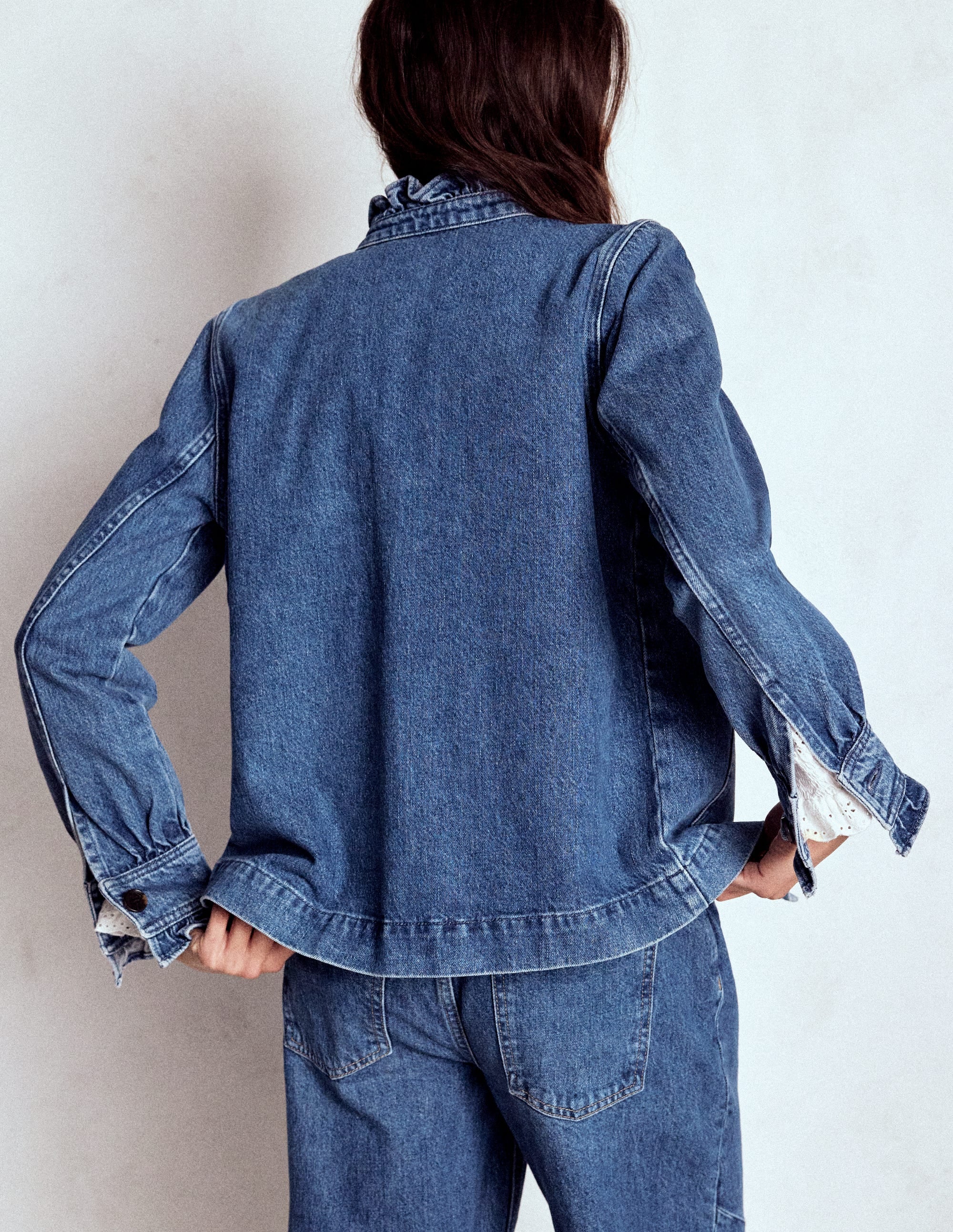Jeansjacke mit Rüschenkragen-MITTLERE WASCHUNG - Image 4