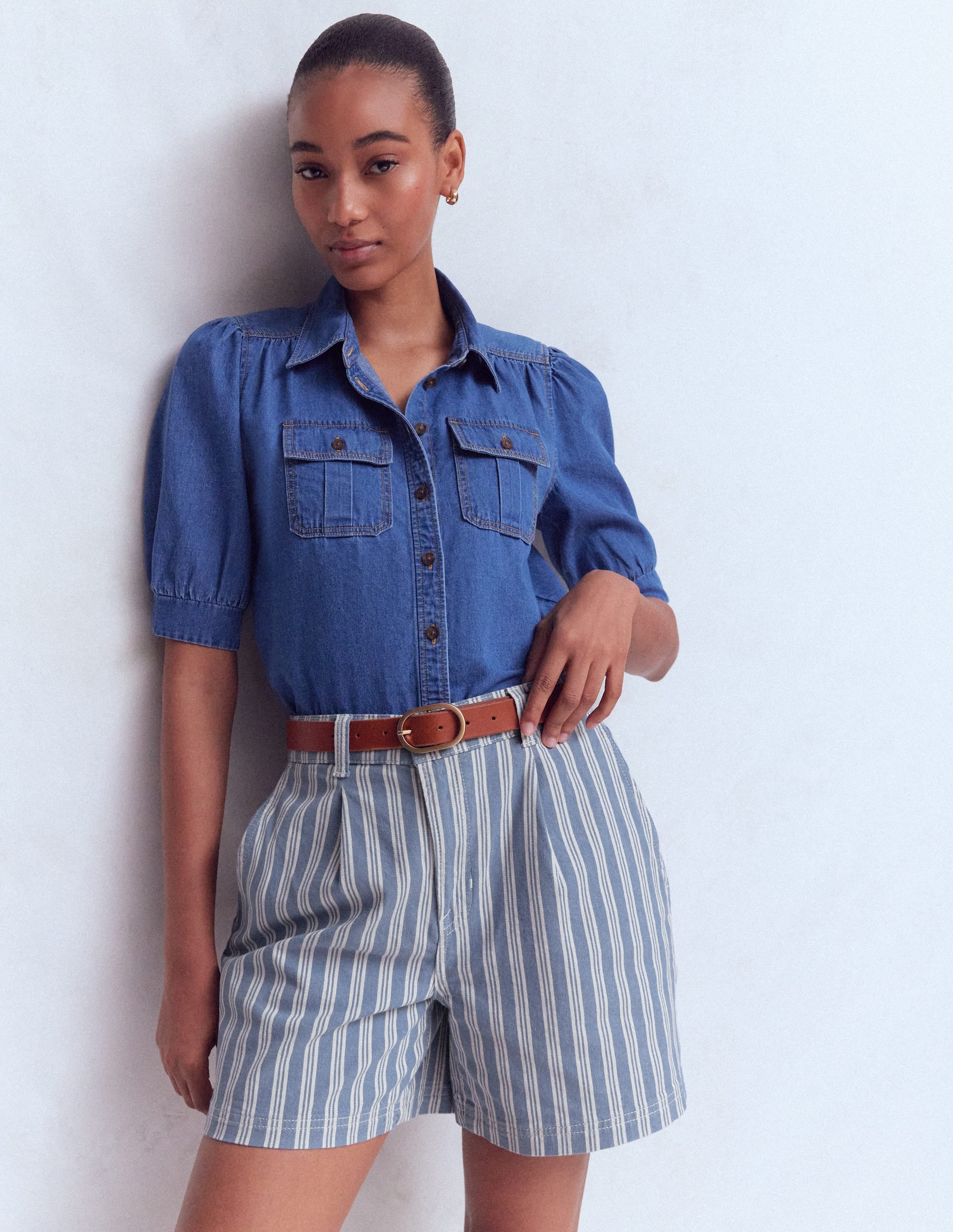 Jeansshorts mit Faltendetail vorn-Bunt - Image 4