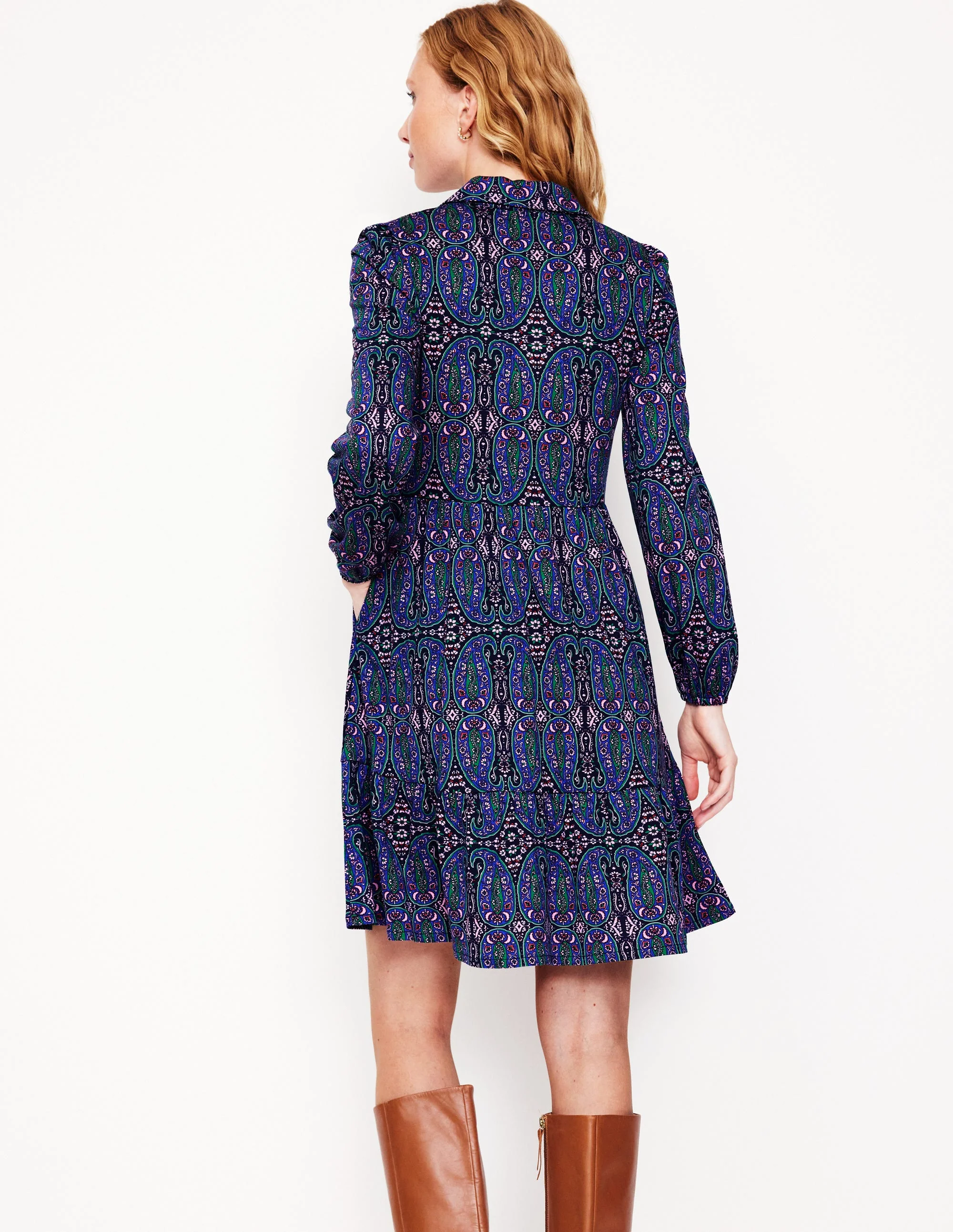Jemima Gestuftes Jerseykleid-Marineblau, Paisley-Knospen-Variation - Image 3