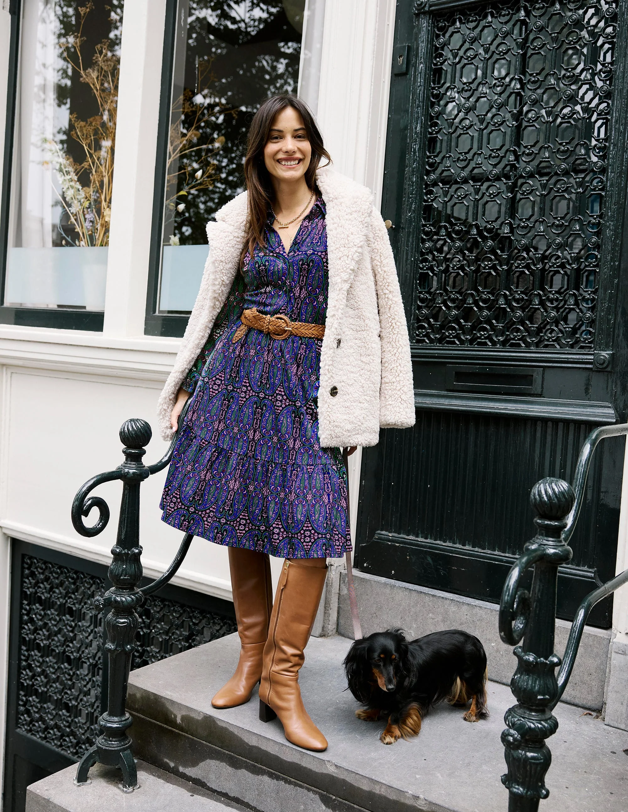 Jemima Gestuftes Jerseykleid-Marineblau, Paisley-Knospen-Variation - Image 5
