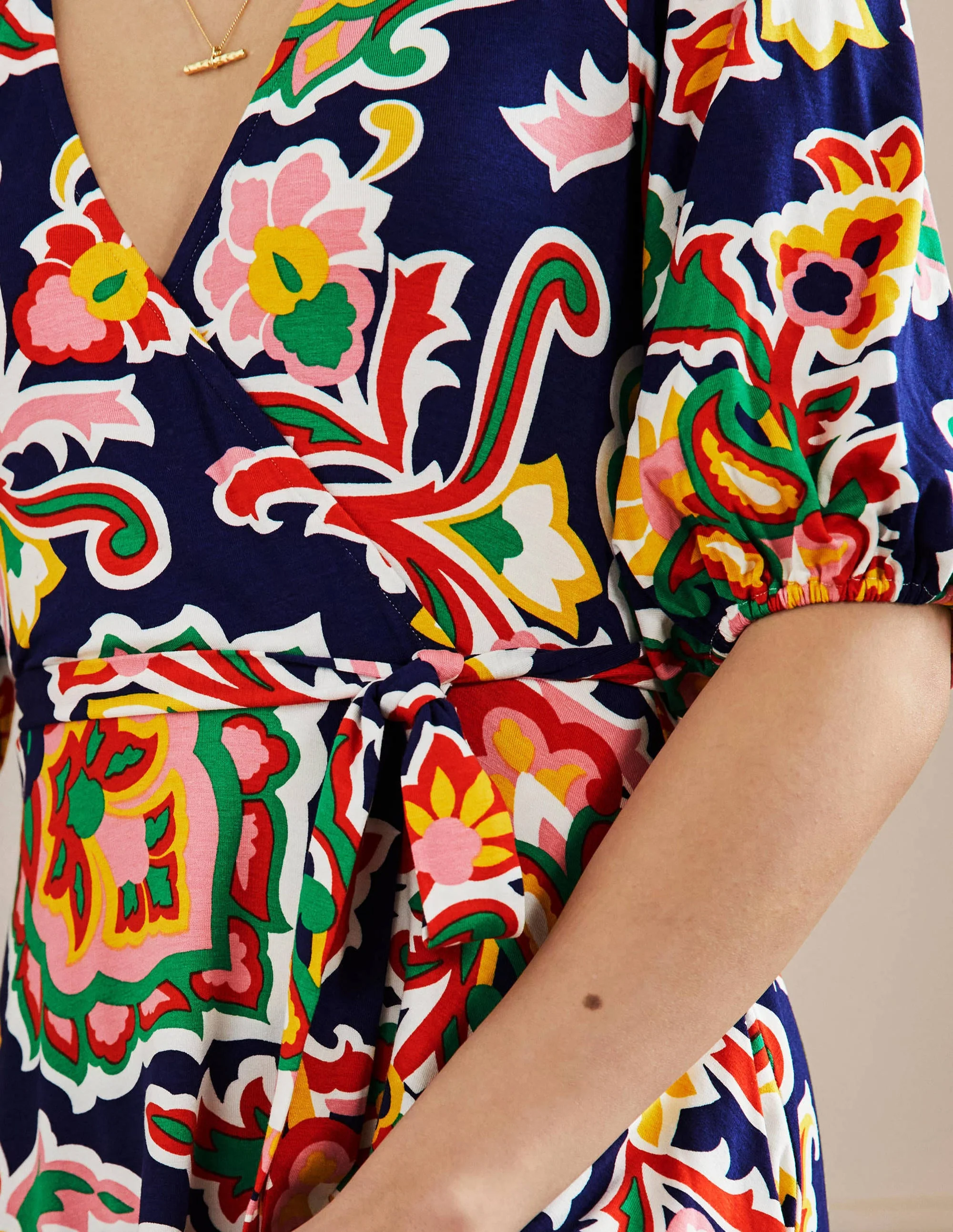 Jersey-Maxikleid mit fixierter Wickeloptik-Mitternachtsozeanblau, Blüten - Image 2