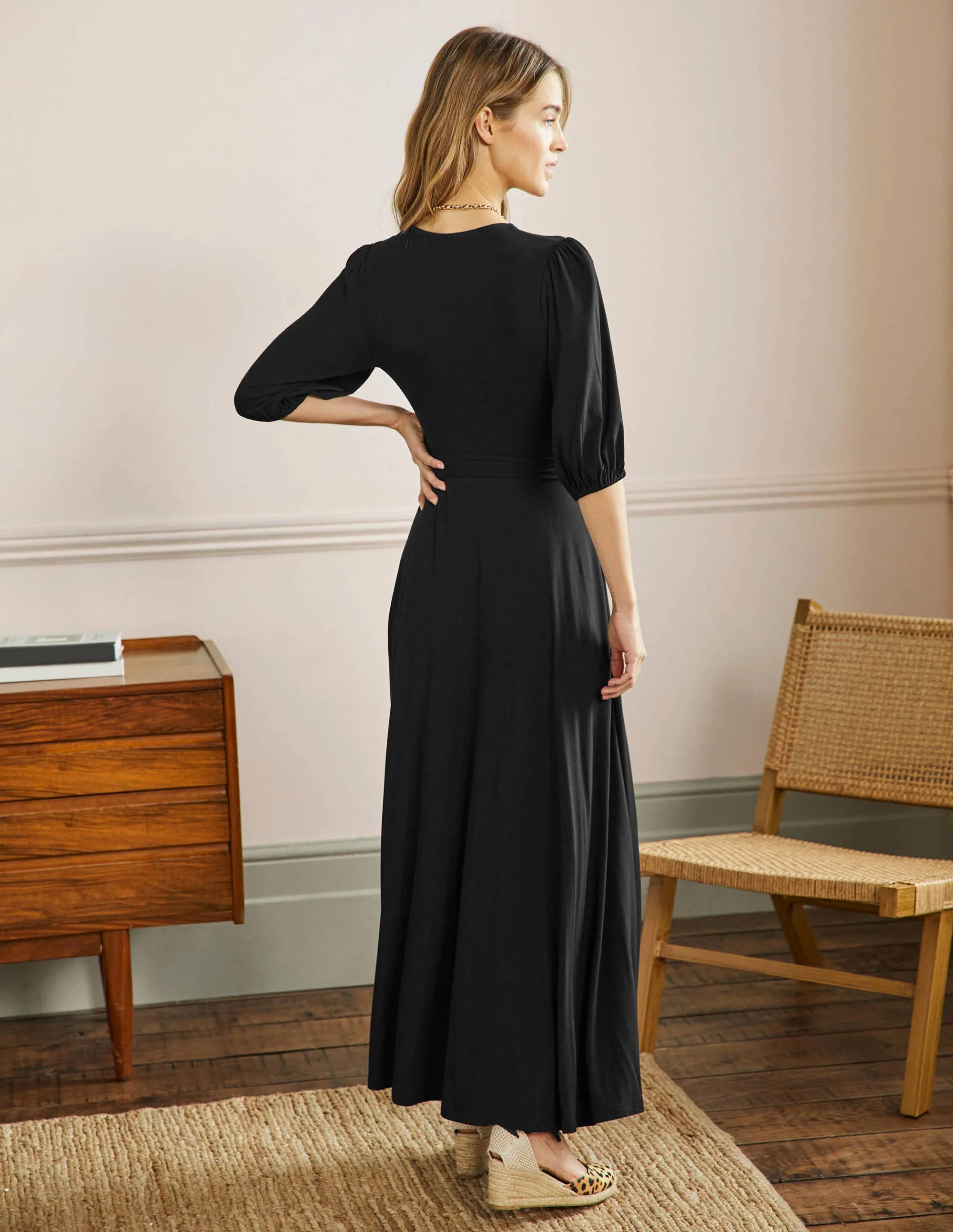 Jersey-Maxikleid mit fixierter Wickeloptik-Schwarz - Image 3