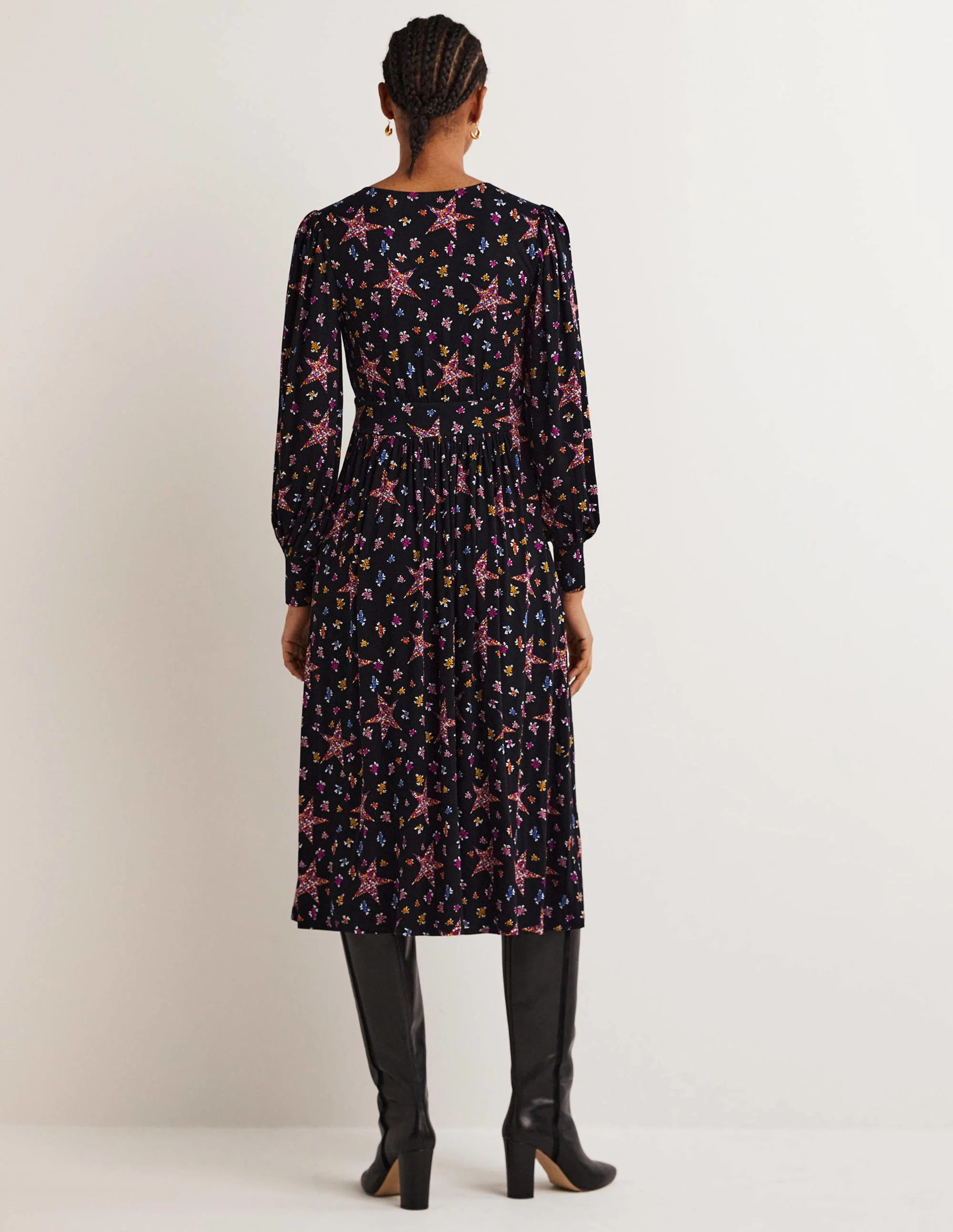 Jersey-Midikleid mit fixierter Wickeloptik-Schwarz, Sterne mit Blumenmuster - Image 3