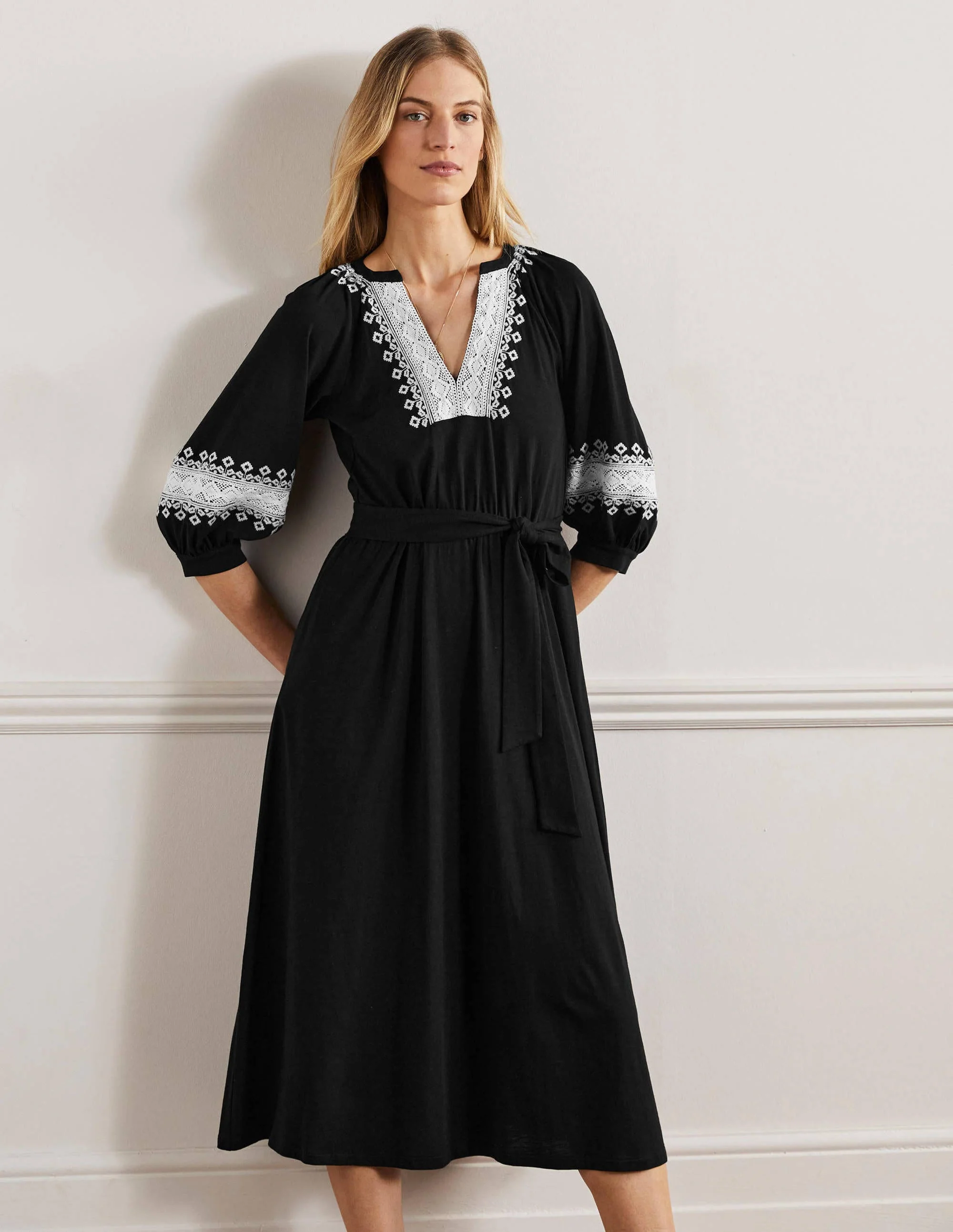 Jersey-Midikleid mit Häkelborte-Schwarz