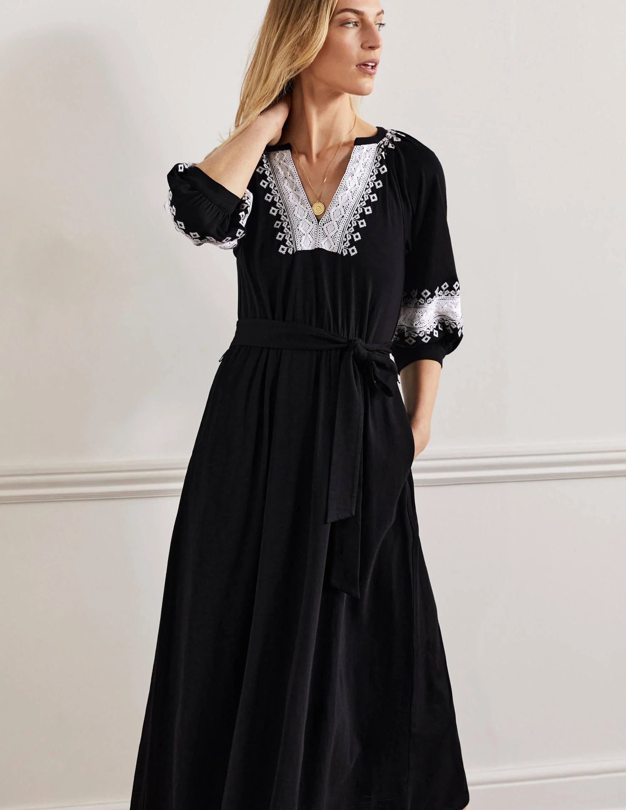 Jersey-Midikleid mit Häkelborte-Schwarz - Image 4