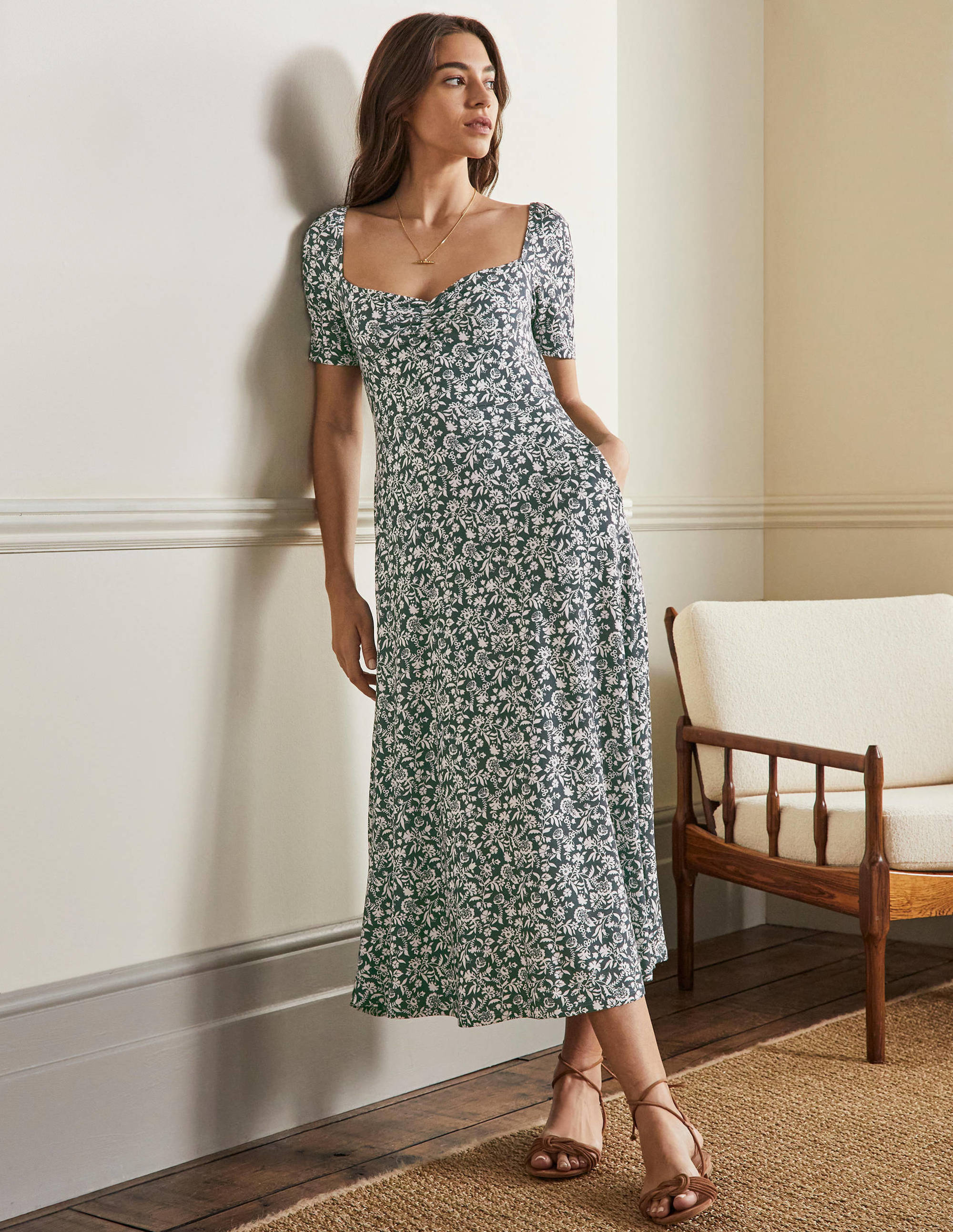 Jersey-Midikleid mit Herzausschnitt-Olivgrün, Hübsches Blumenmuster