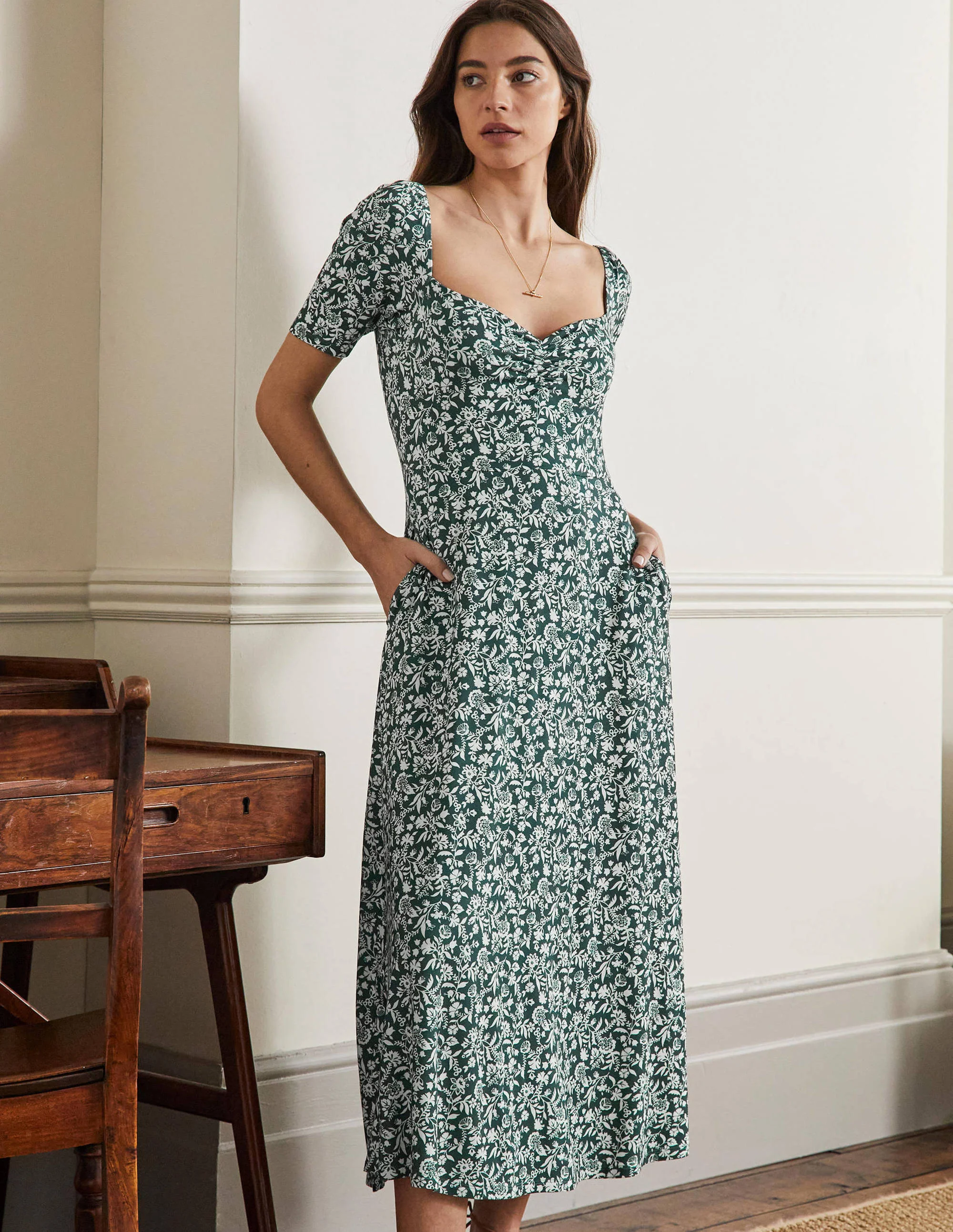 Jersey-Midikleid mit Herzausschnitt-Olivgrün, Hübsches Blumenmuster - Image 4