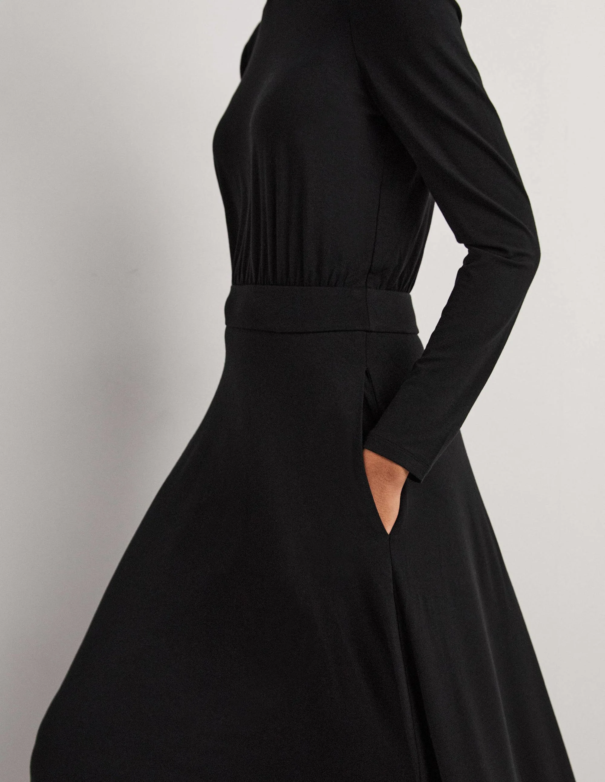 Jersey-Midikleid mit Puffärmeln-Schwarz - Image 2