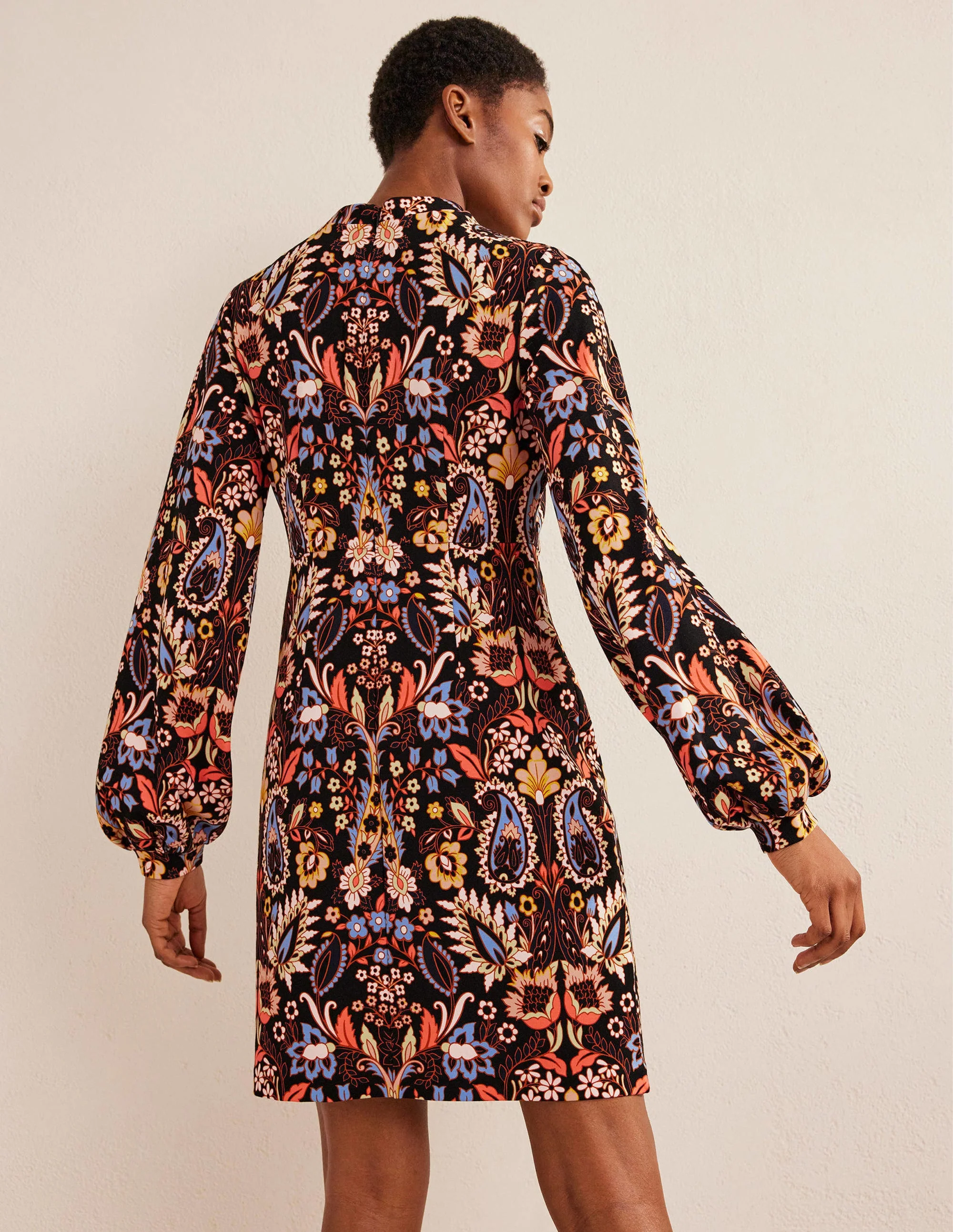 Jersey-Minikleid mit Blousonärmeln-Bunt, Exotische Blätter - Image 3