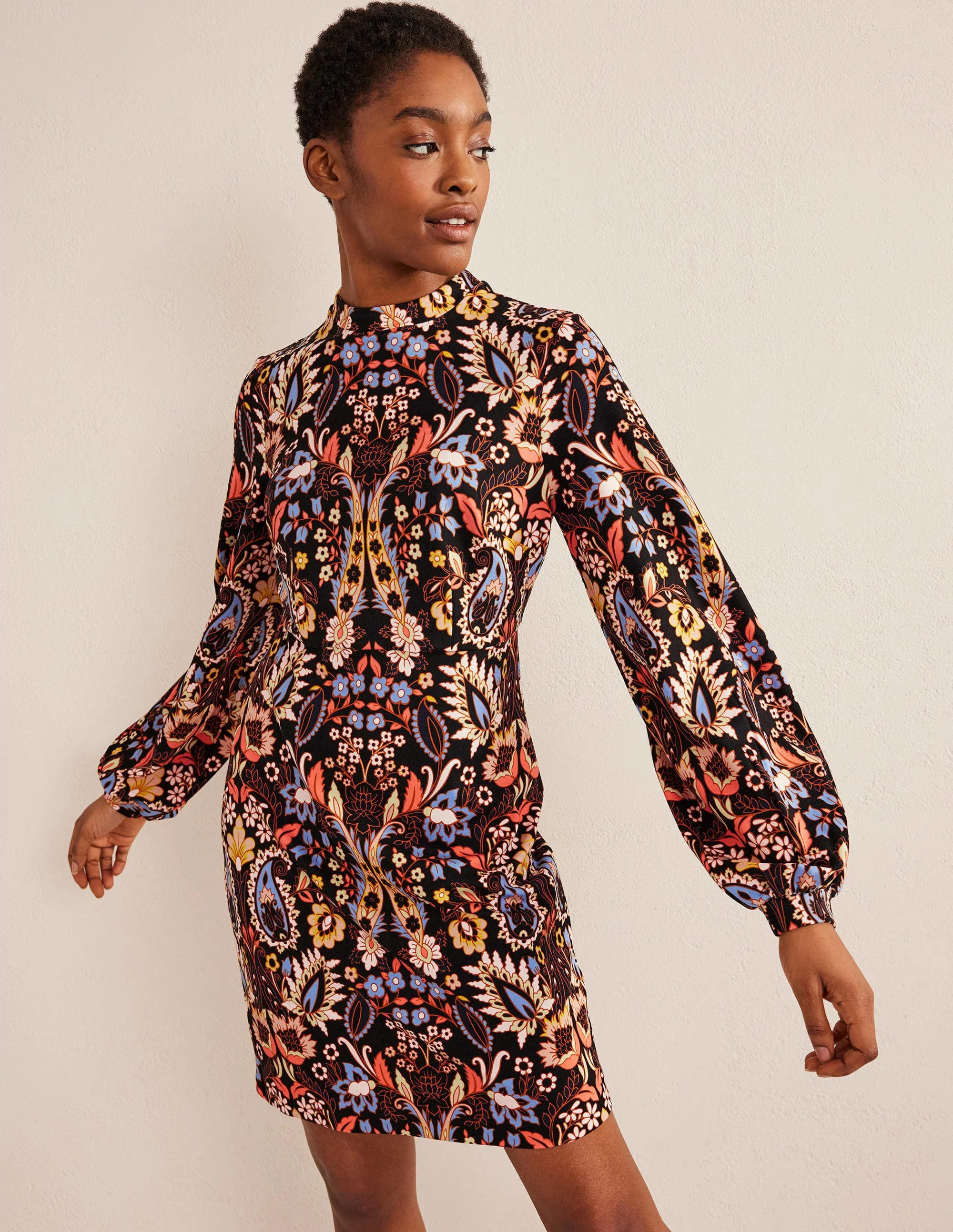 Jersey-Minikleid mit Blousonärmeln-Bunt, Exotische Blätter - Image 4