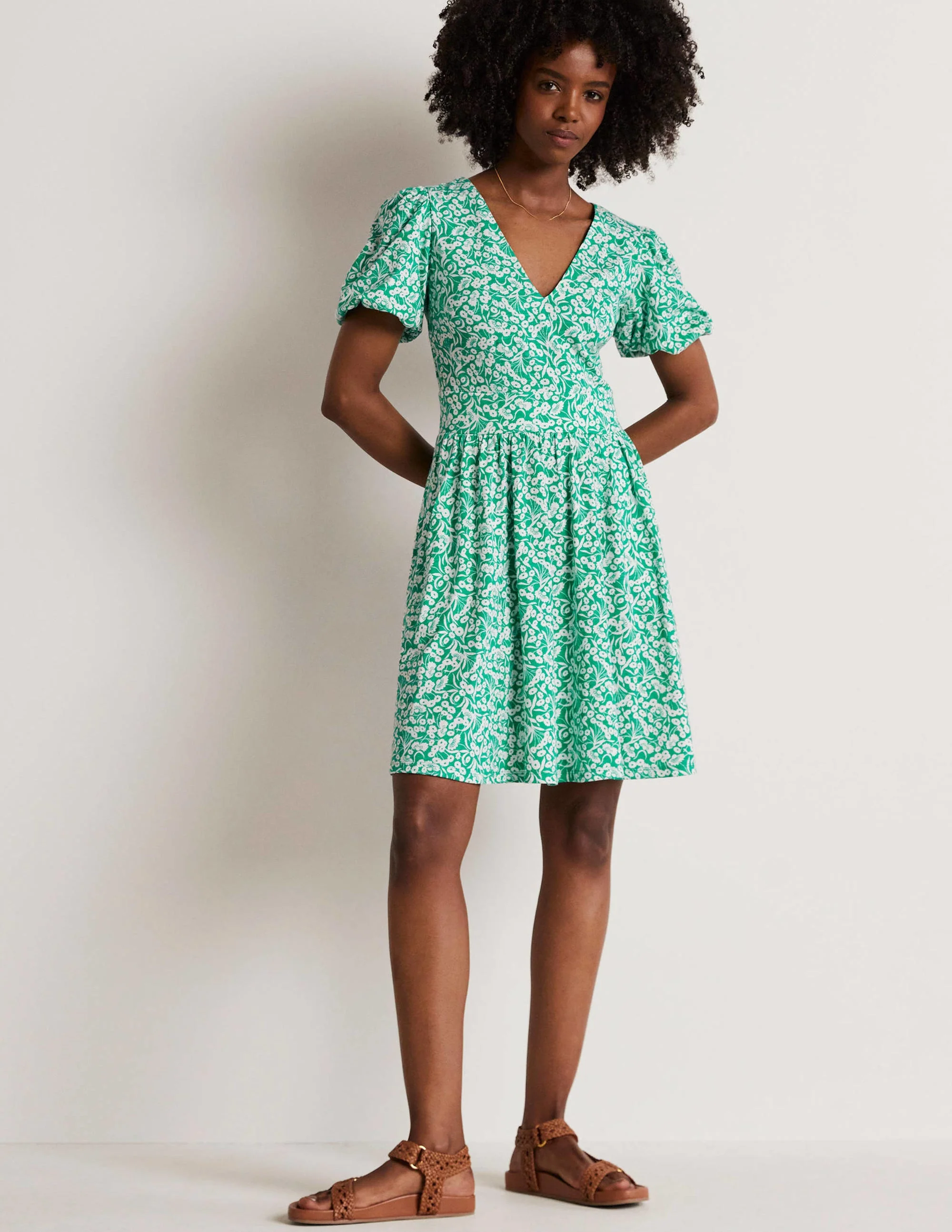 Jersey-Minikleid mit Rückendetail-Smaragdgrün, Knospenmuster - Image 6