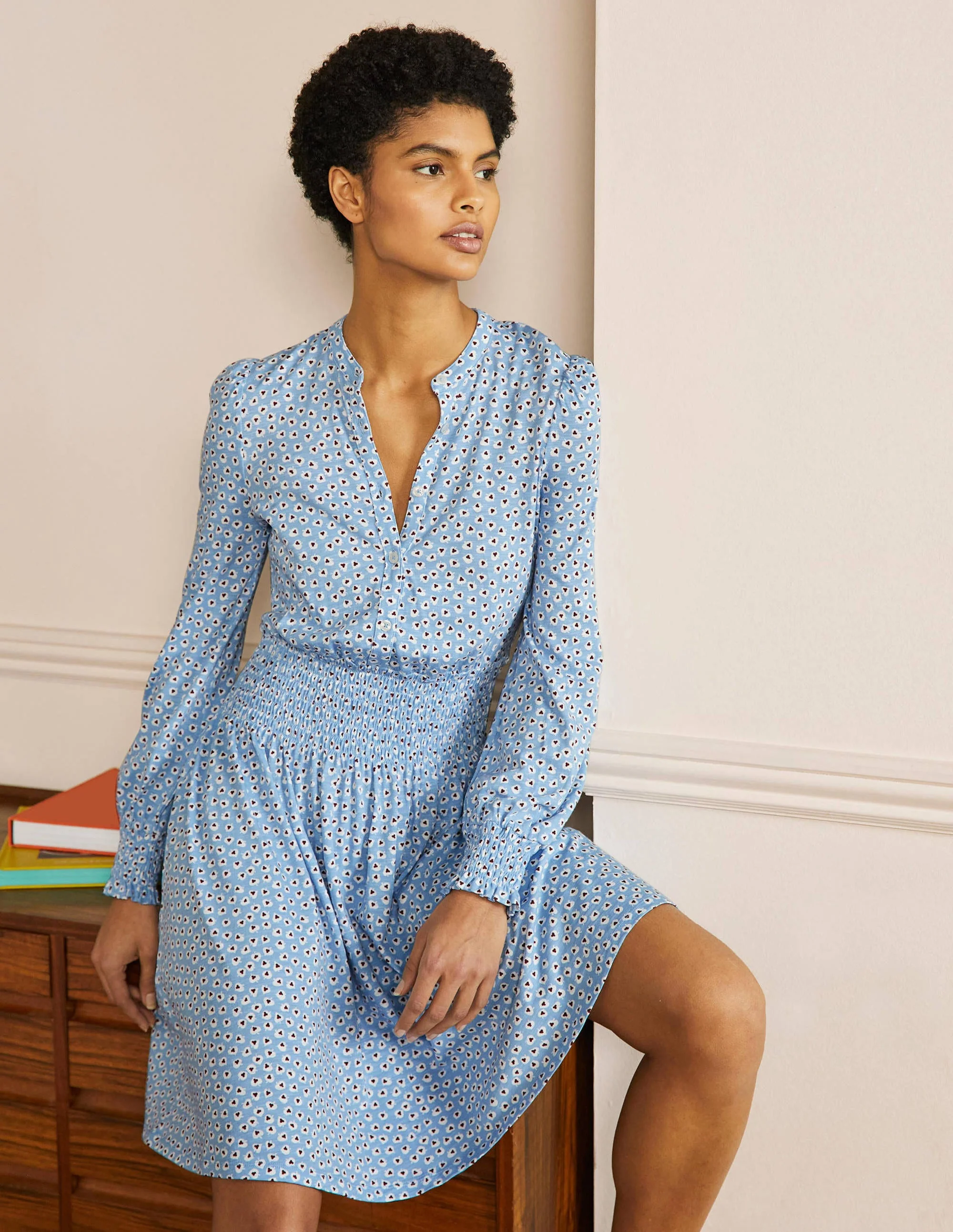 Jerseyhemdblusenkleid mit Smokdetail-Graublau, Herzförmiges Blatt