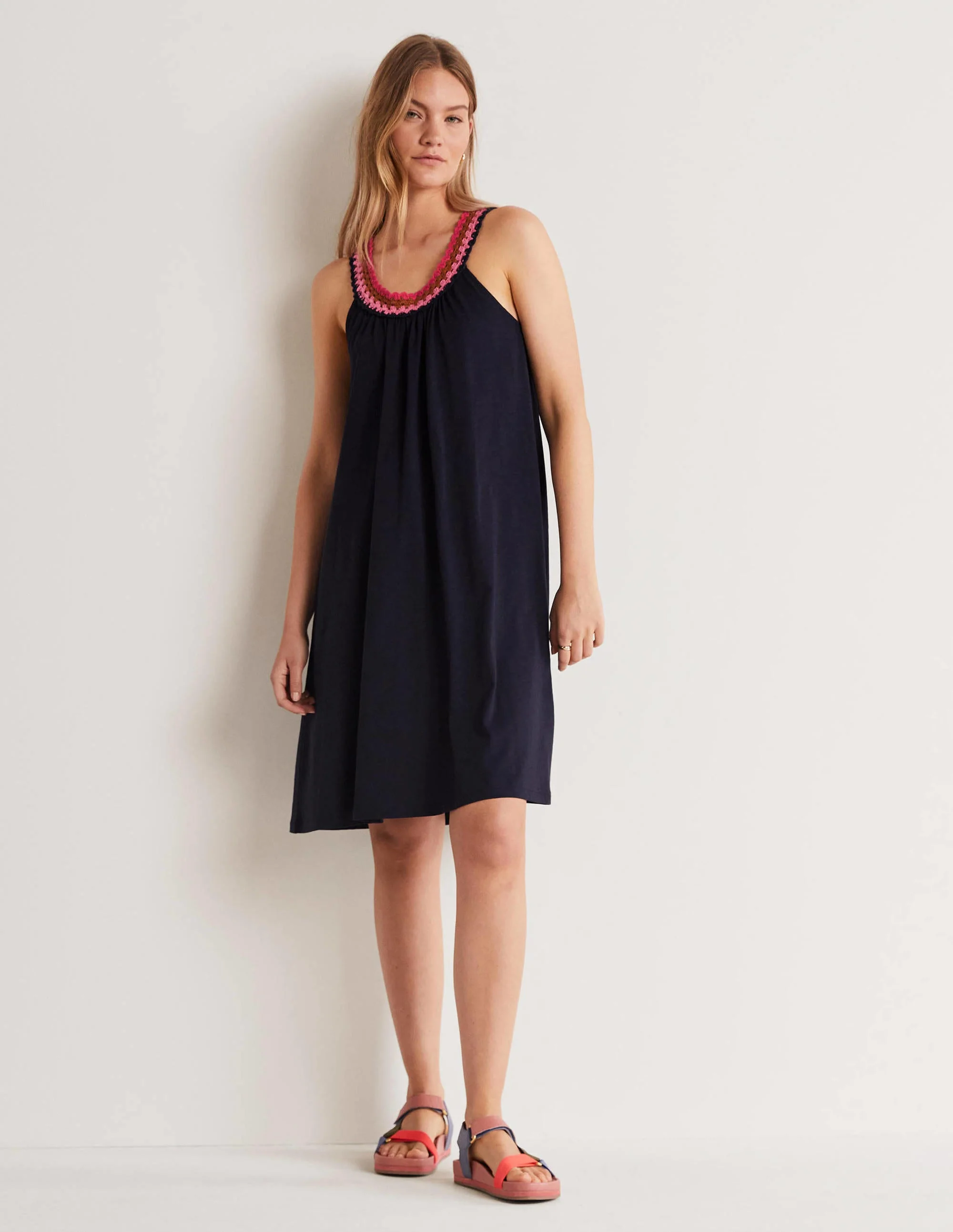 Jerseykleid mit Häkeldetails-Marineblau