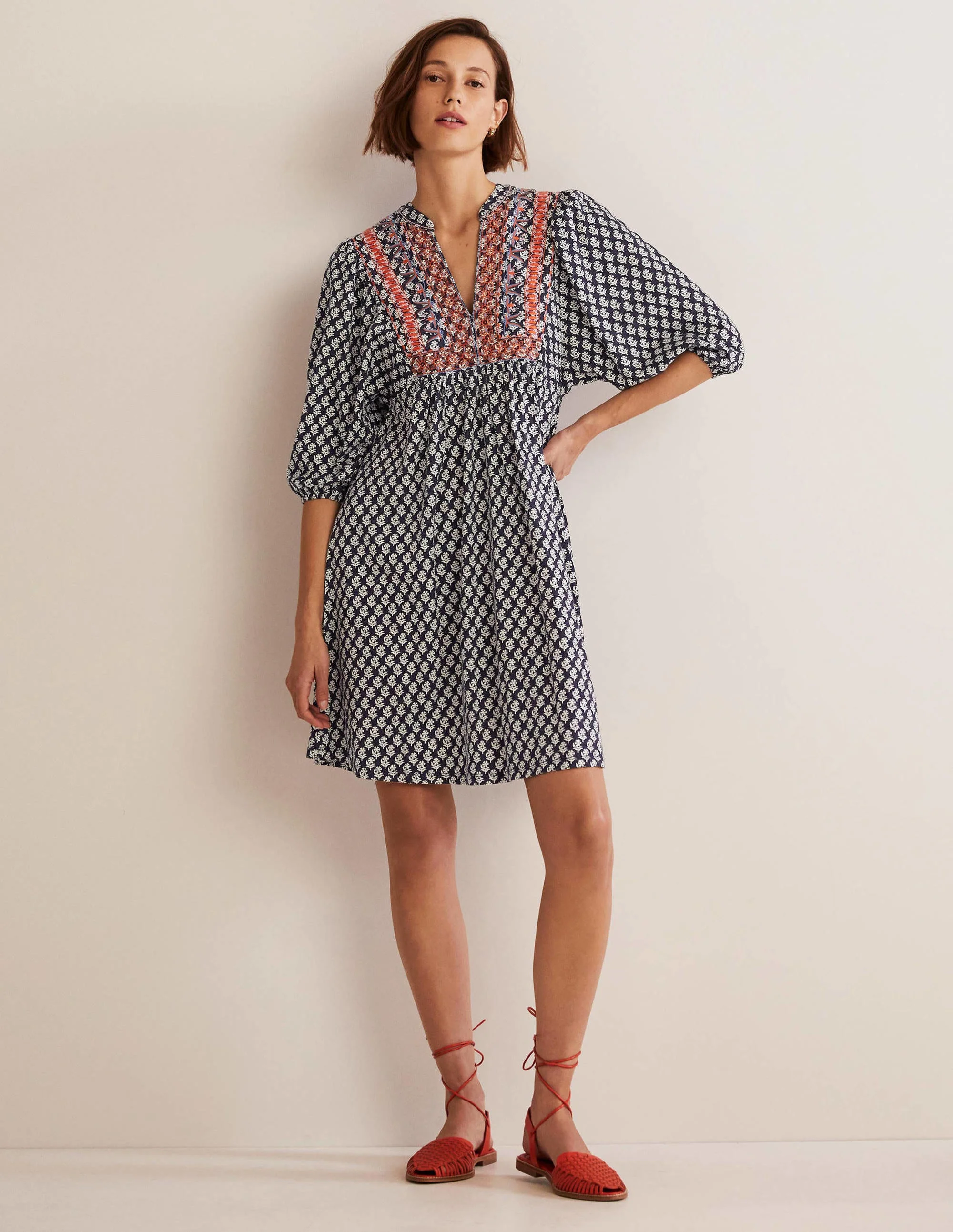 Jerseykleid mit Stickerei-Navy, Holzschnitt-Blumenmuster - Image 4