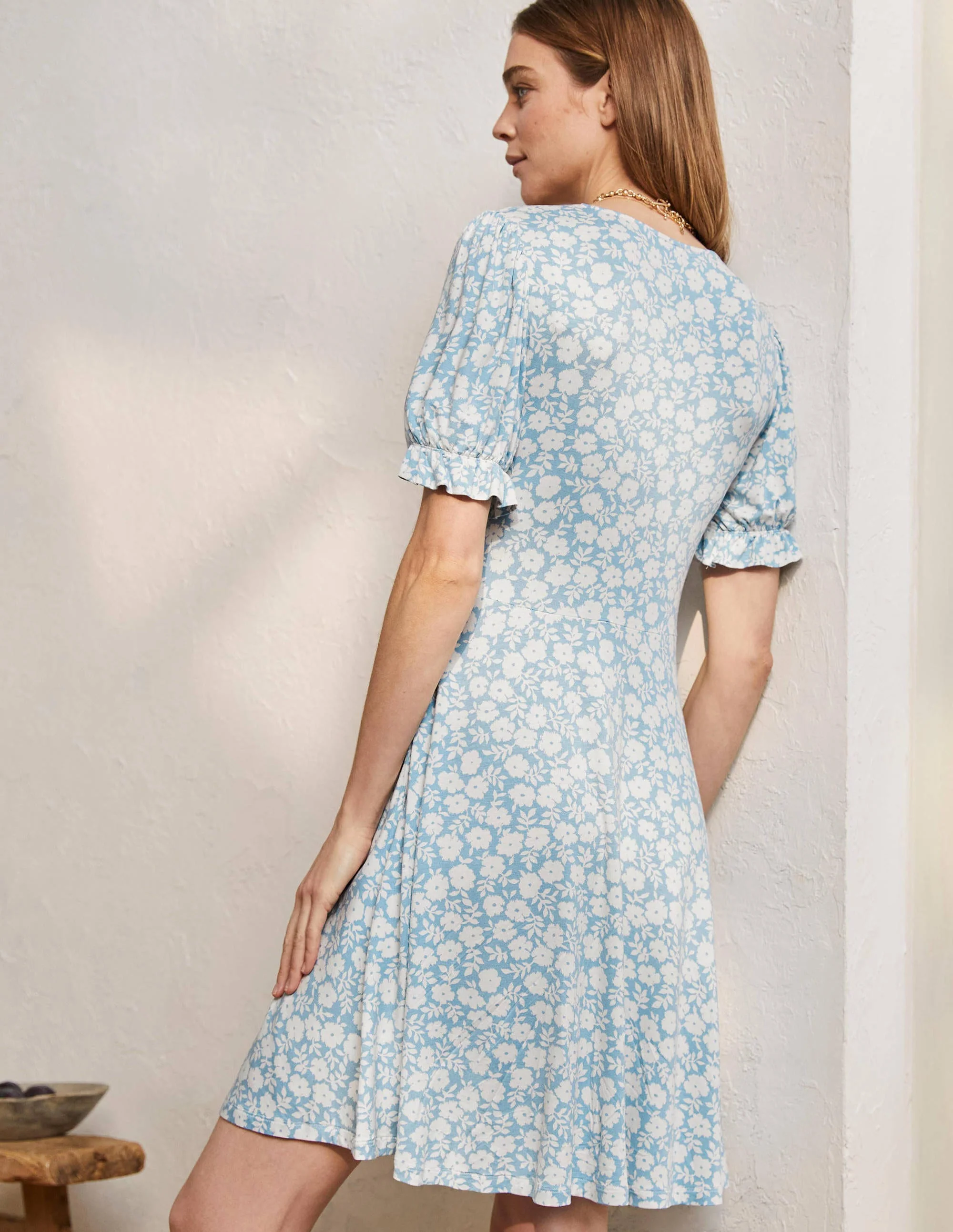 Jerseykleid mit V-Ausschnitt-Graublau, Kleines Prärie-Blumenmuster - Image 3
