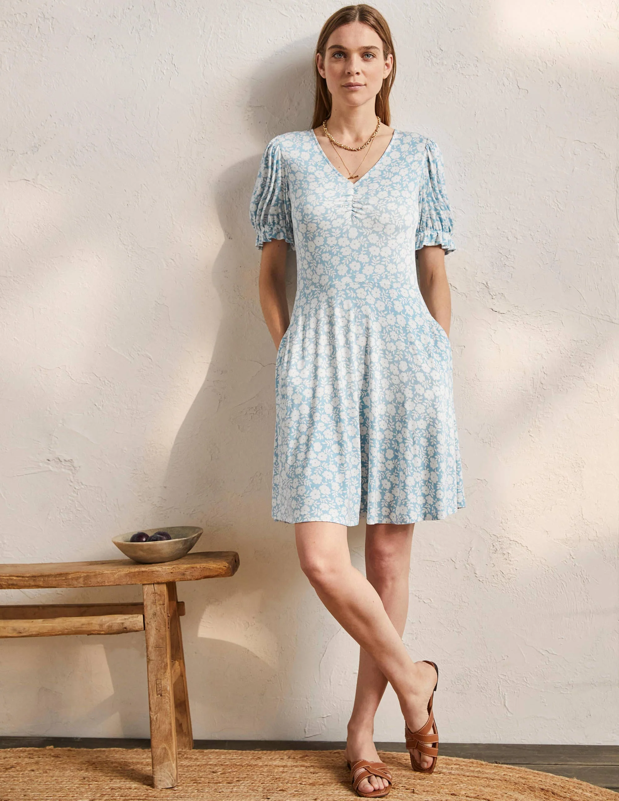 Jerseykleid mit V-Ausschnitt-Graublau, Kleines Prärie-Blumenmuster - Image 4