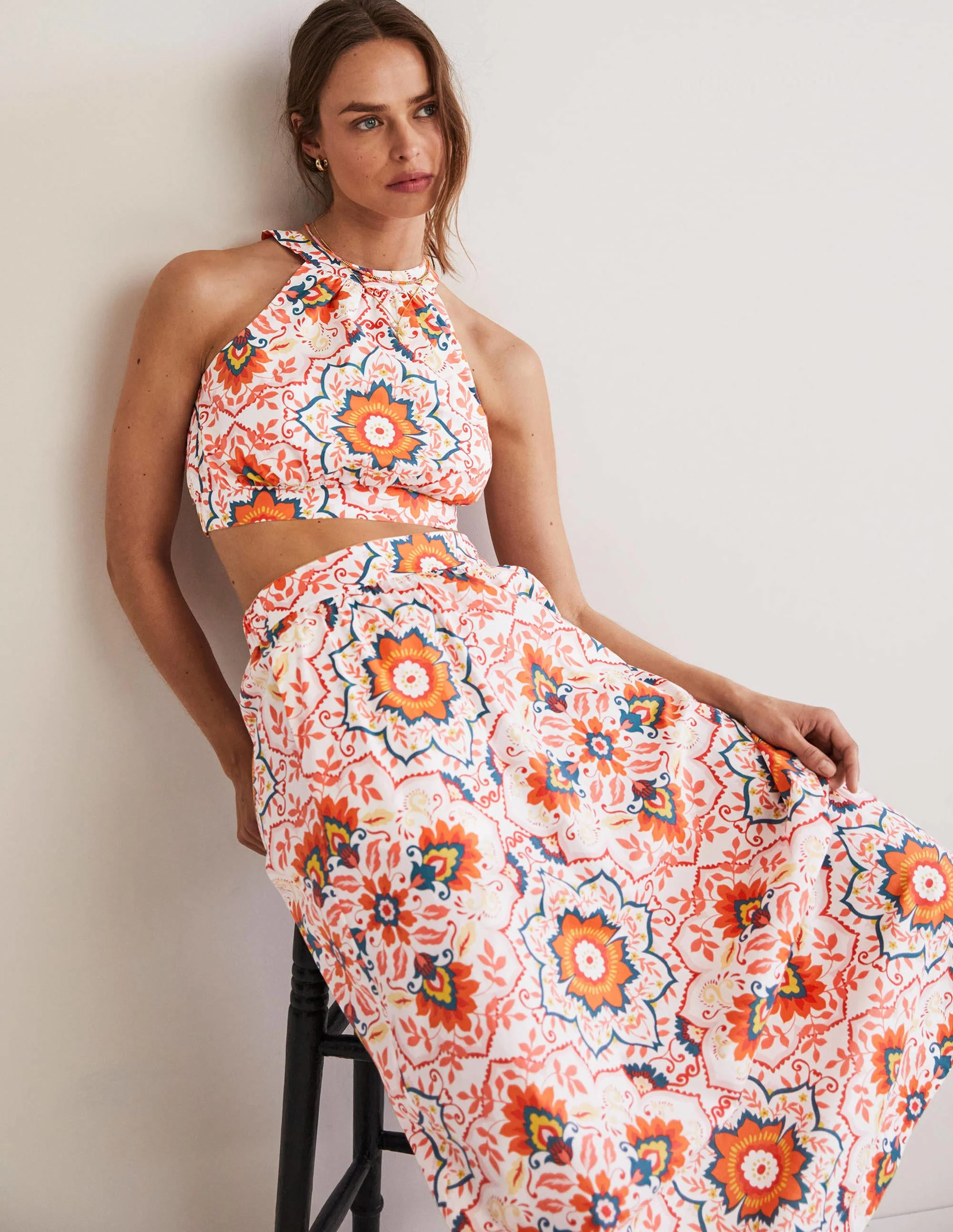Jessica Farblich abgestimmtes Neckholder-Top-Bunt, Bloomsbury-Muster - Image 4