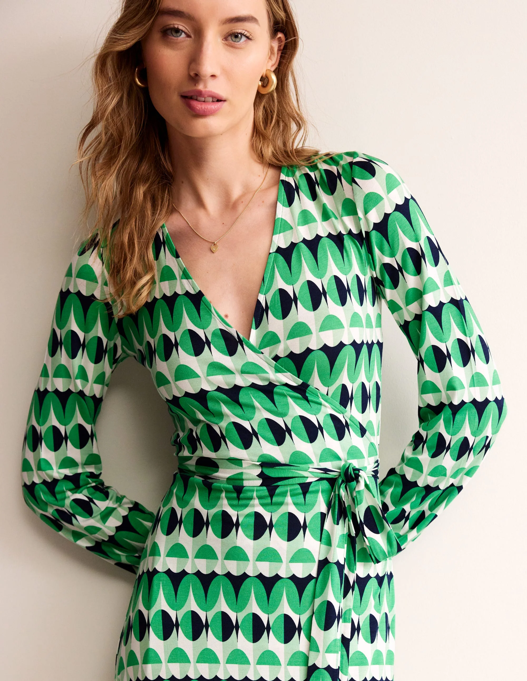 Joanna Midi-Wickelkleid aus Jersey-Ming Grün, Abstrakte Illusion - Image 2