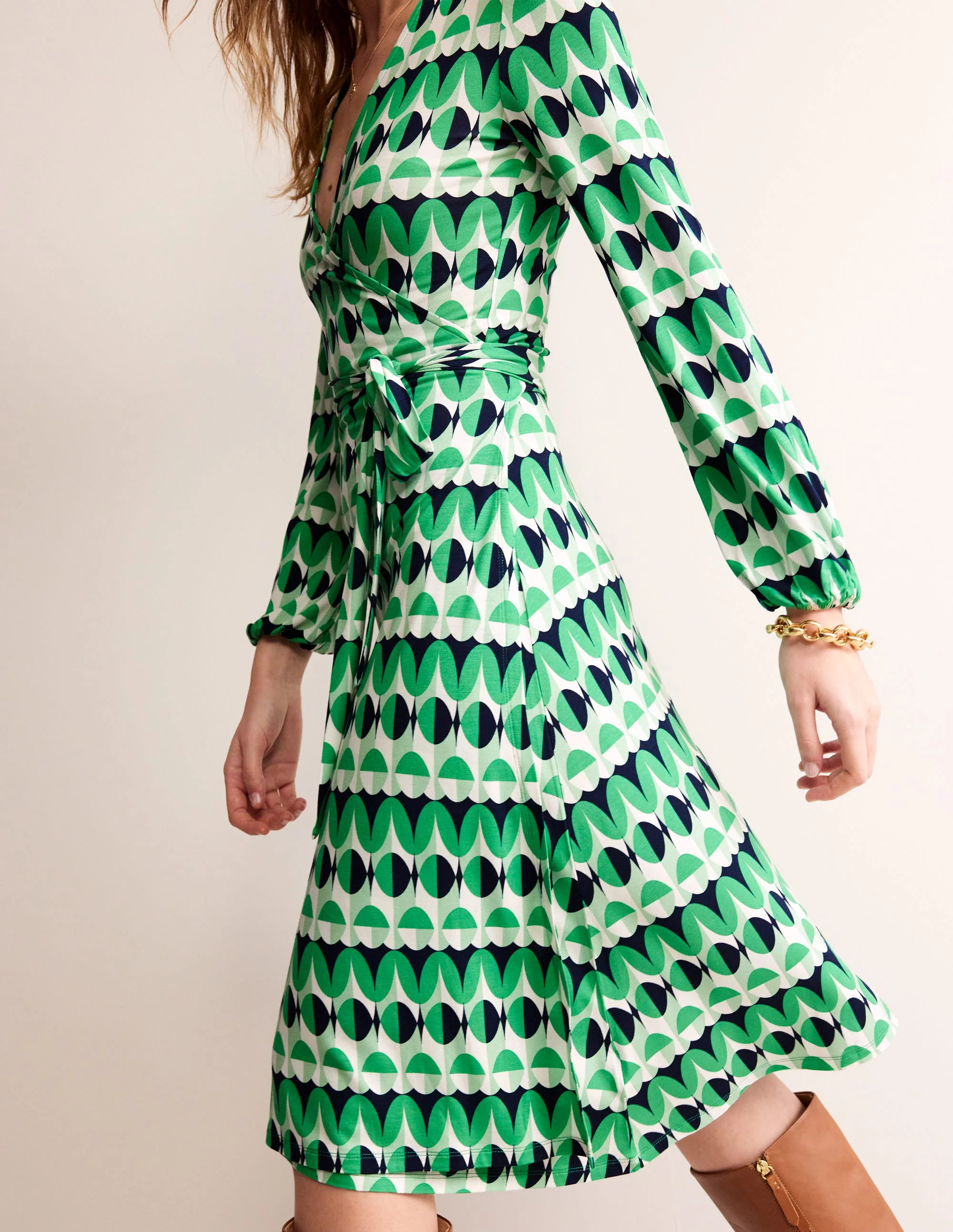 Joanna Midi-Wickelkleid aus Jersey-Ming Grün, Abstrakte Illusion - Image 4