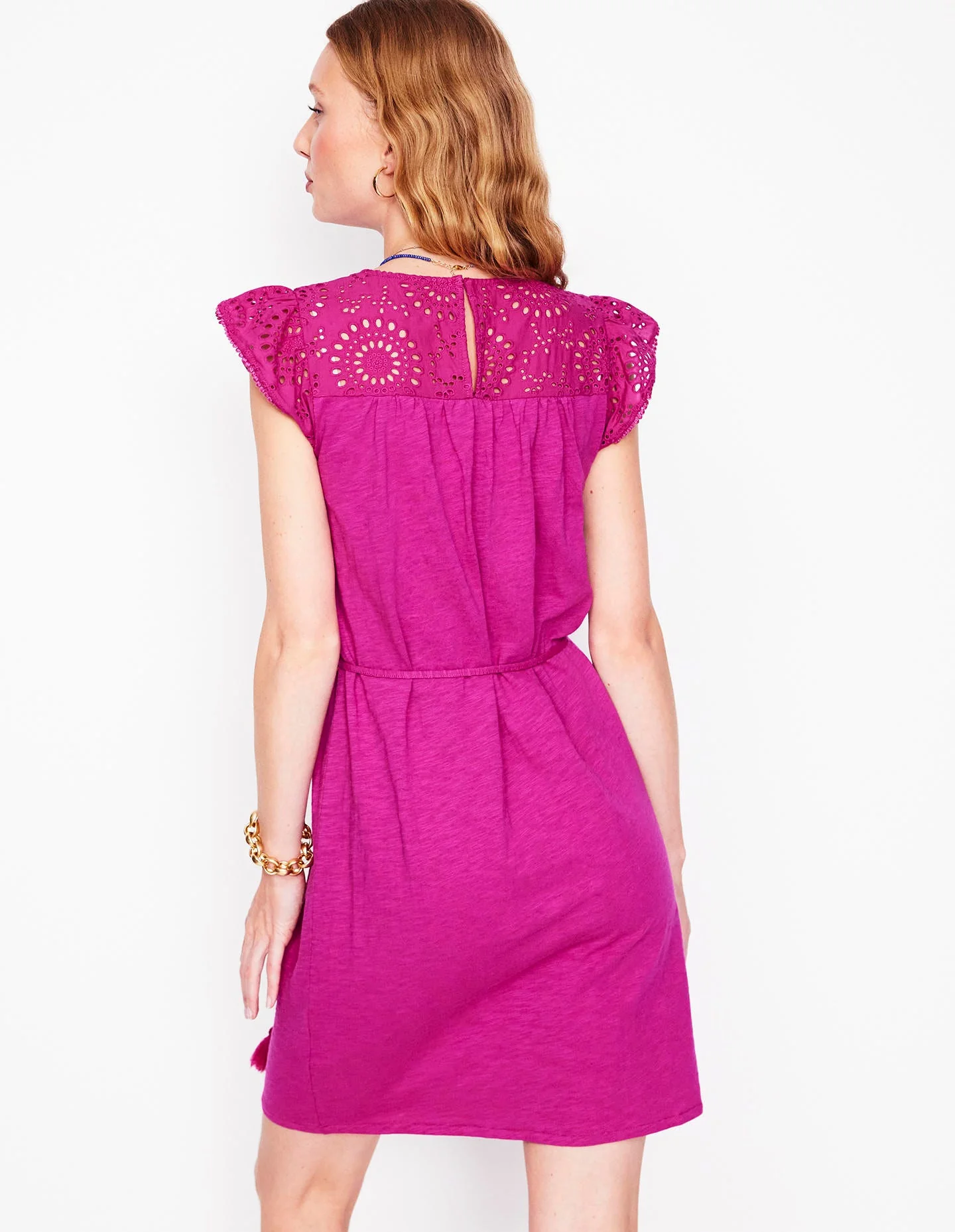 Juliet kurzes Kleid mit Lochstickerei-Fuchsie - Image 3