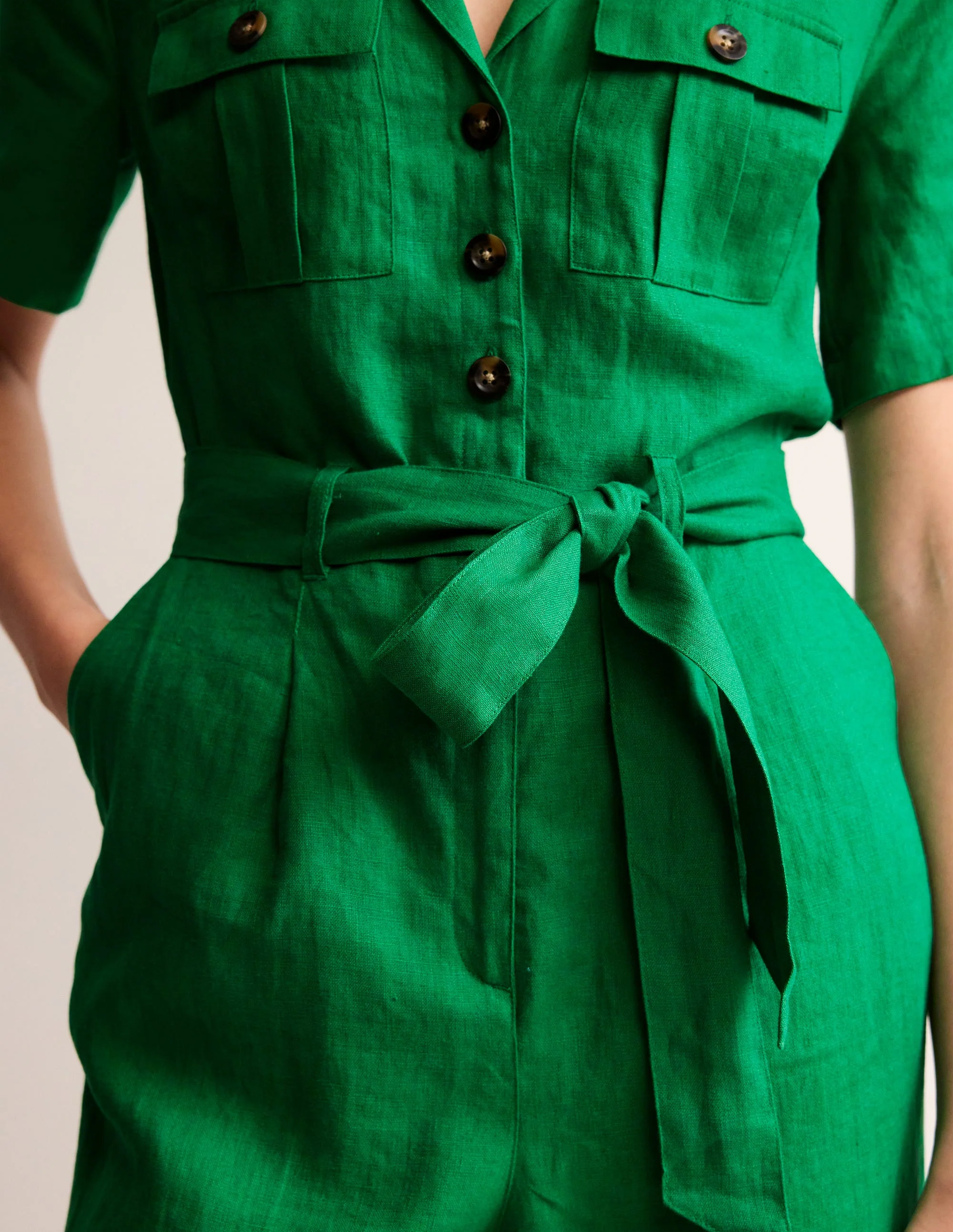 Jumpsuit aus Leinen mit Gürtel-Grünes Tamburin - Image 2