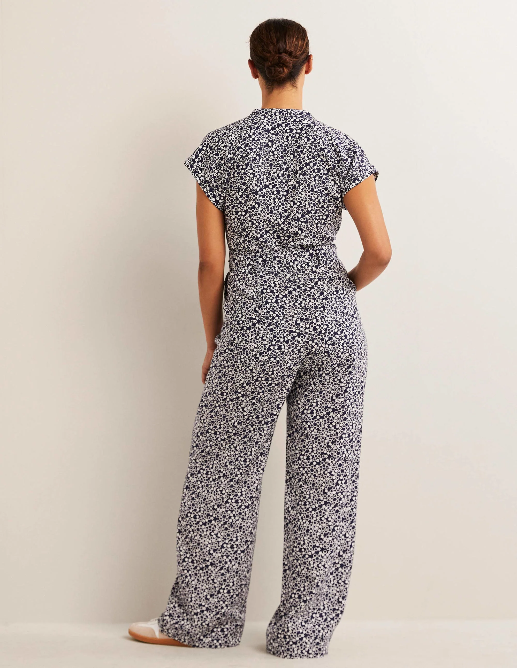 Jumpsuit mit Bindegürtel-Navy, Blumenmuster - Image 3