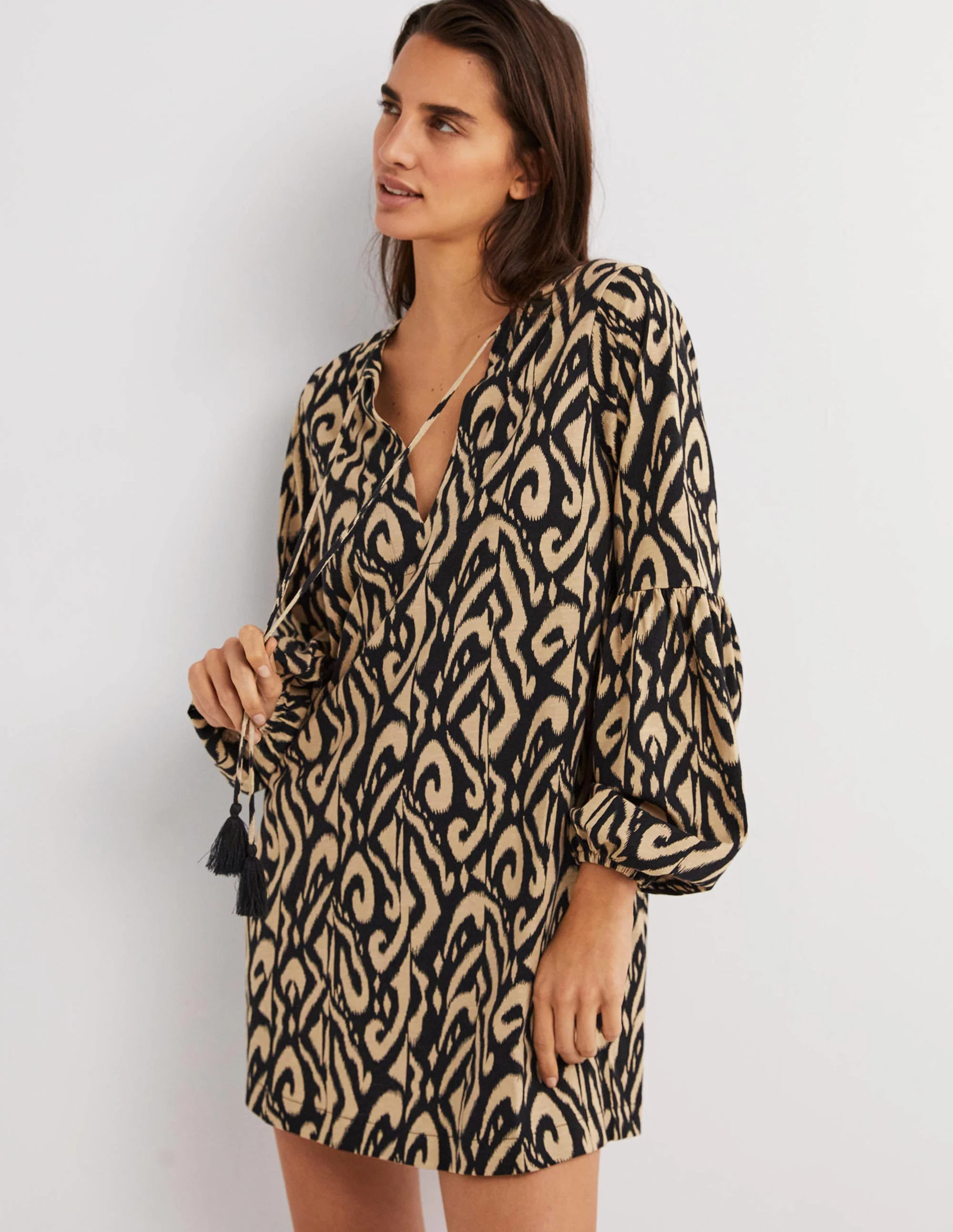 Kaftan aus Baumwolljersey-Schwarz, Ikat-Muster