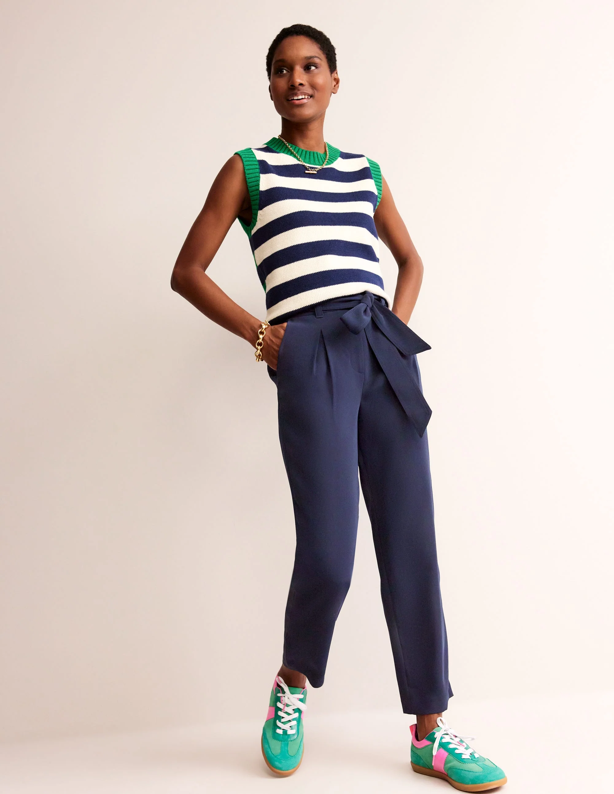Karottenhose mit Bindegürtel-Französisches Marineblau