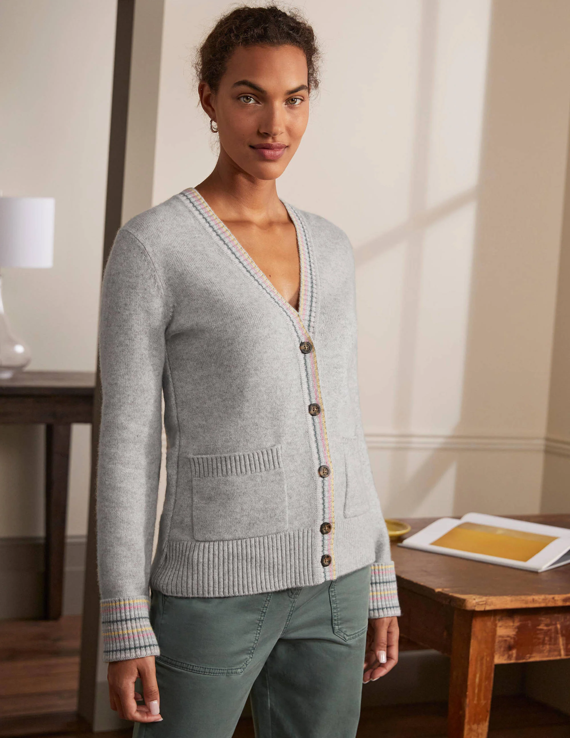 Kaschmircardigan mit Ärmelbündchen-Grau Melange - Image 4
