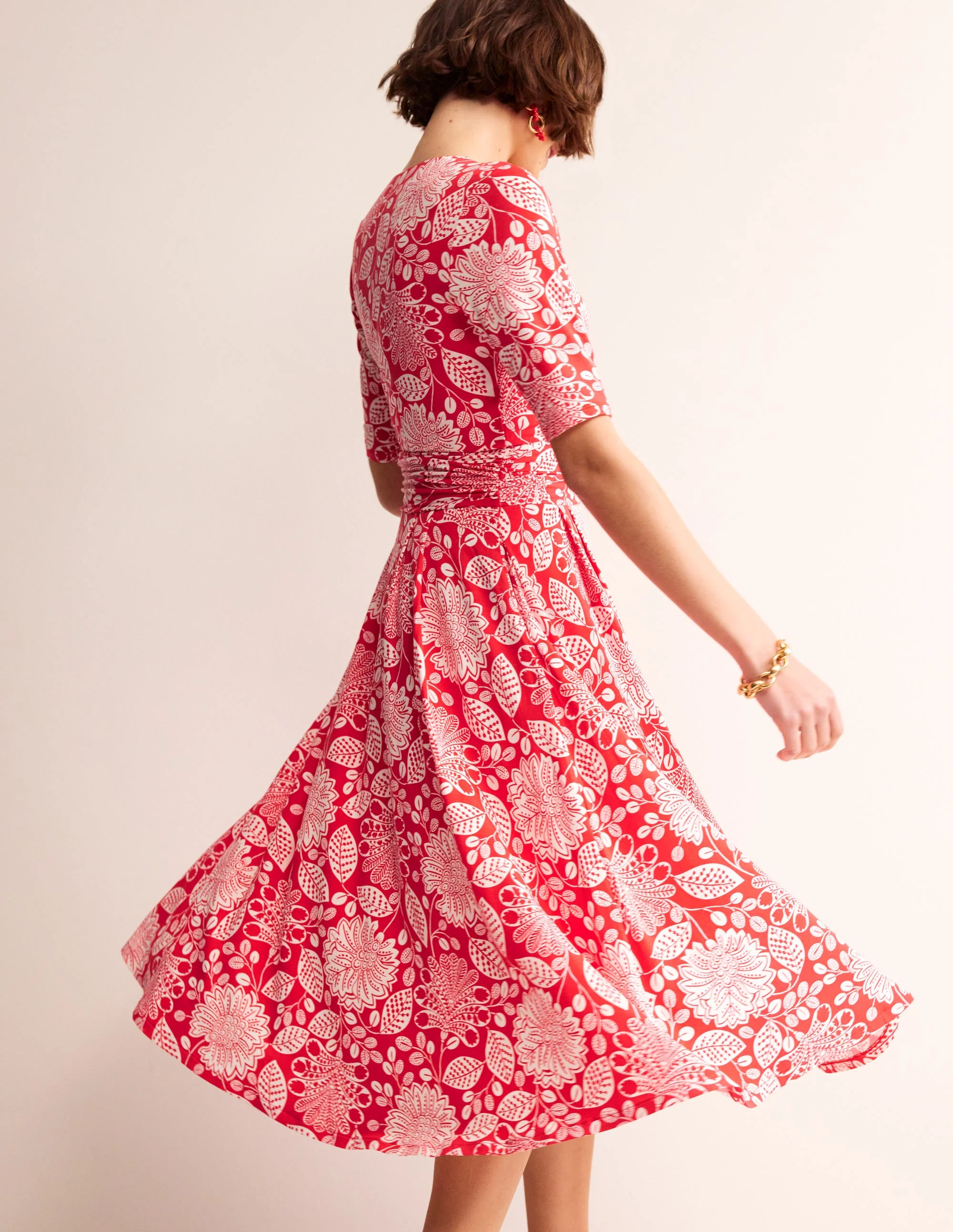 Kassidy Midi-Teekleid aus Jersey-Mohnblumenrot, Gardenia Swirl - Image 4