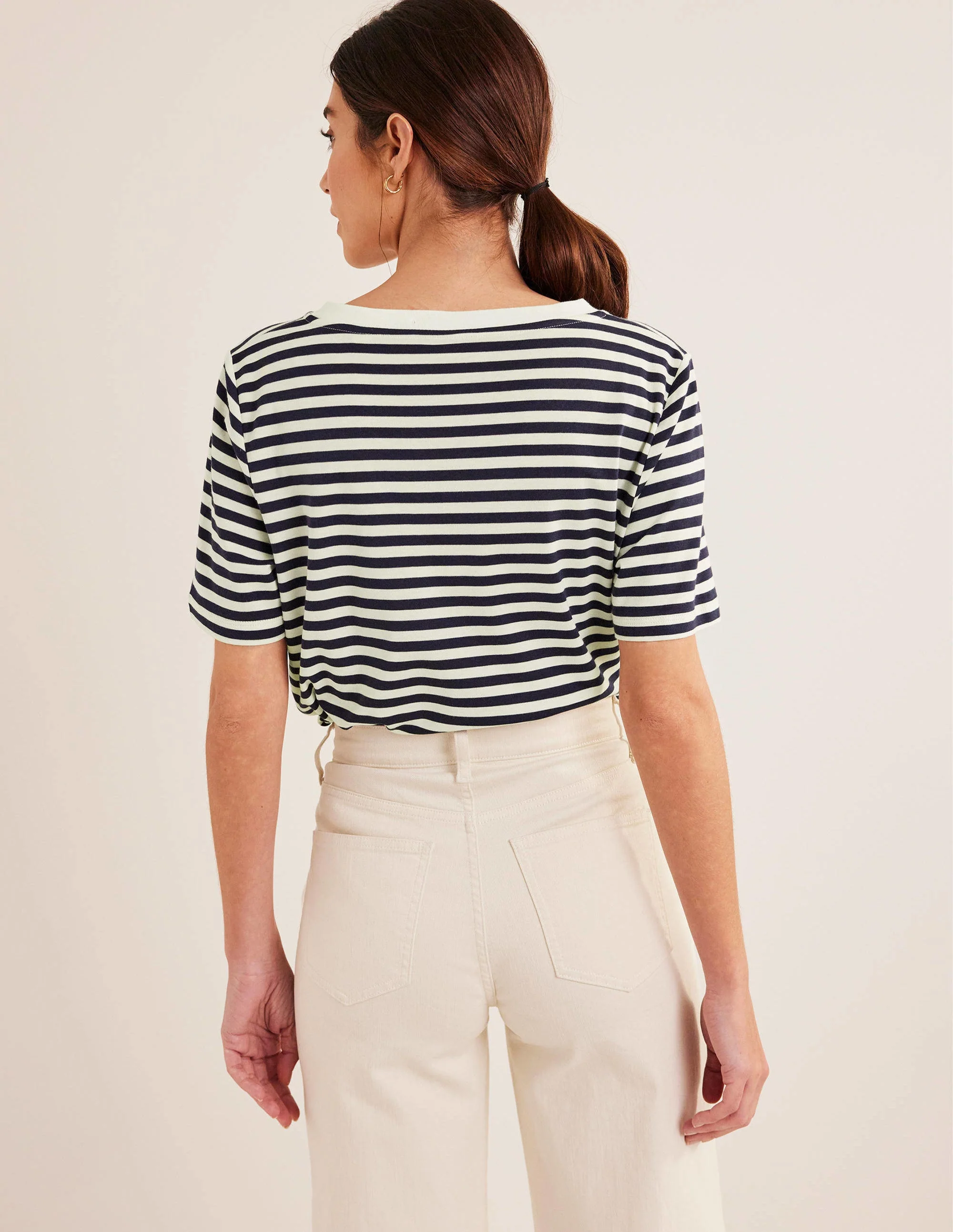 Kastenförmiges T-Shirt mit V-Ausschnitt-Naturweiß/Marineblau, Gestreift - Image 3