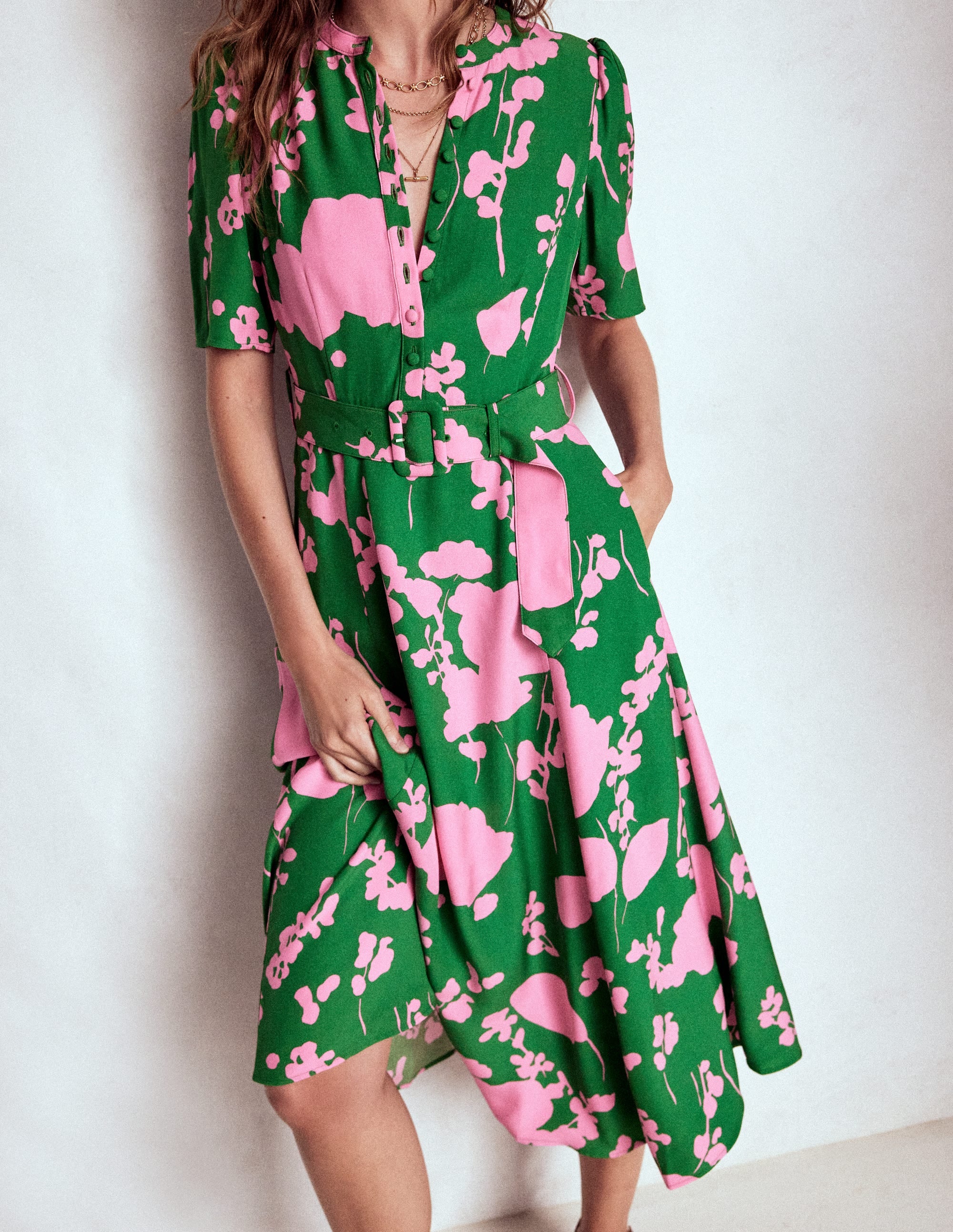 Kate Kleid mit Puffärmeln und Gürtel-Hochlandgrün, Zarte Zweige - Image 2
