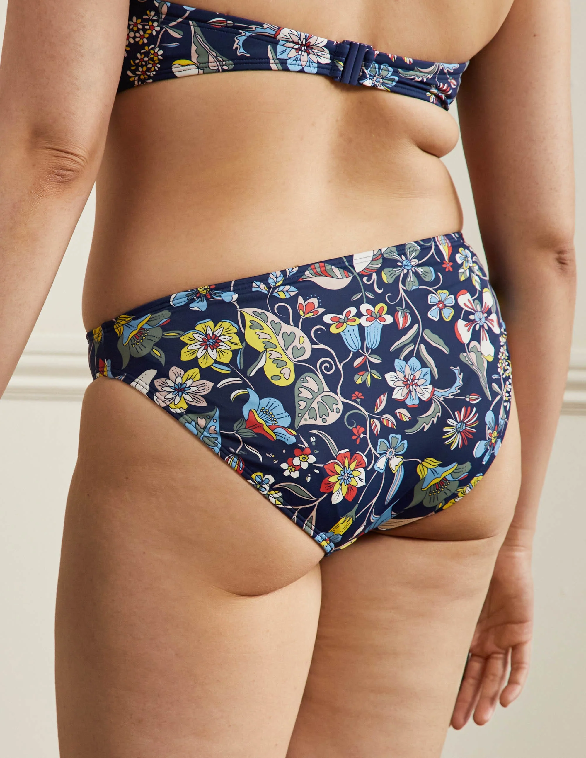 Klassische Bikinihose-Französisches Navy, Tropisches Blumenmuster - Image 6