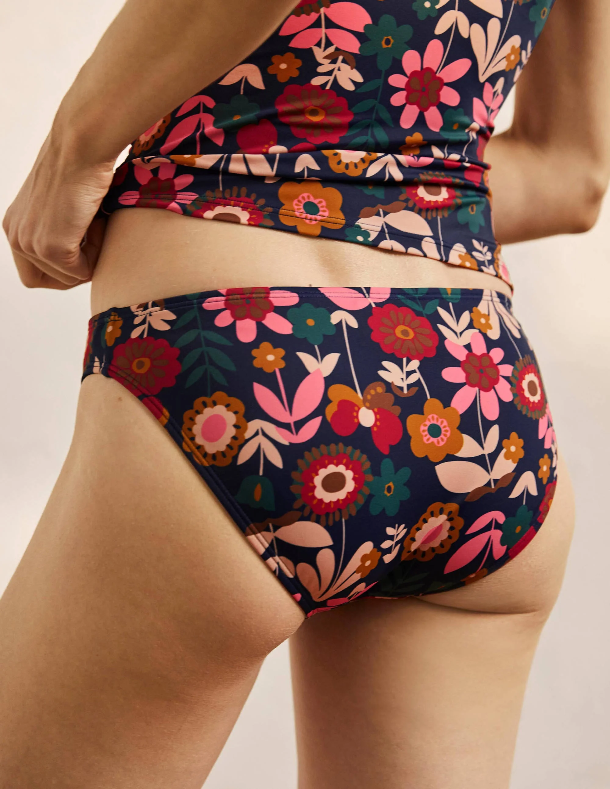 Klassische Bikinihose-Marineblau Naturweiß Streifen - Image 3