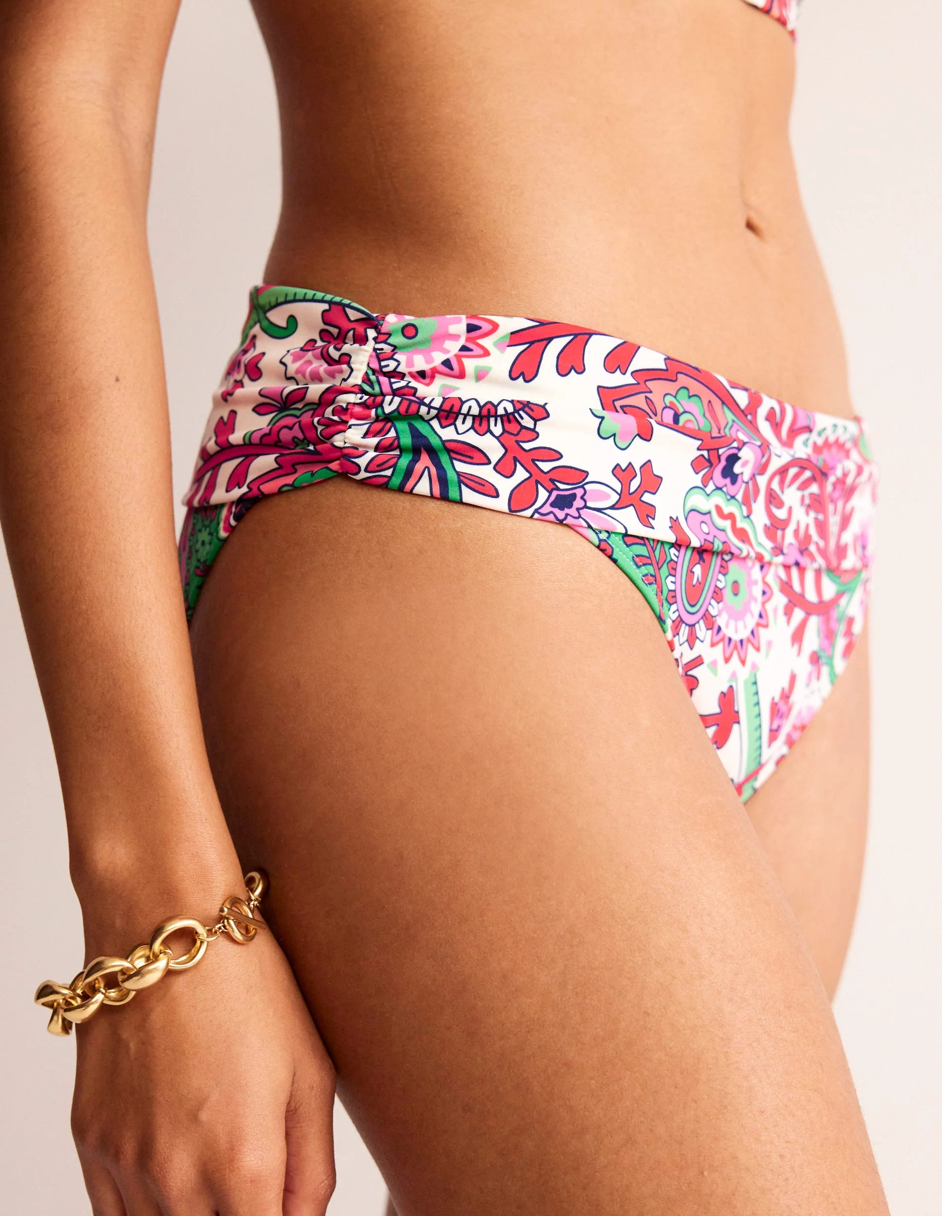 Klassische Bikinihose mit umgeschlagenem Bund-Bunt, Fantastisch - Image 2