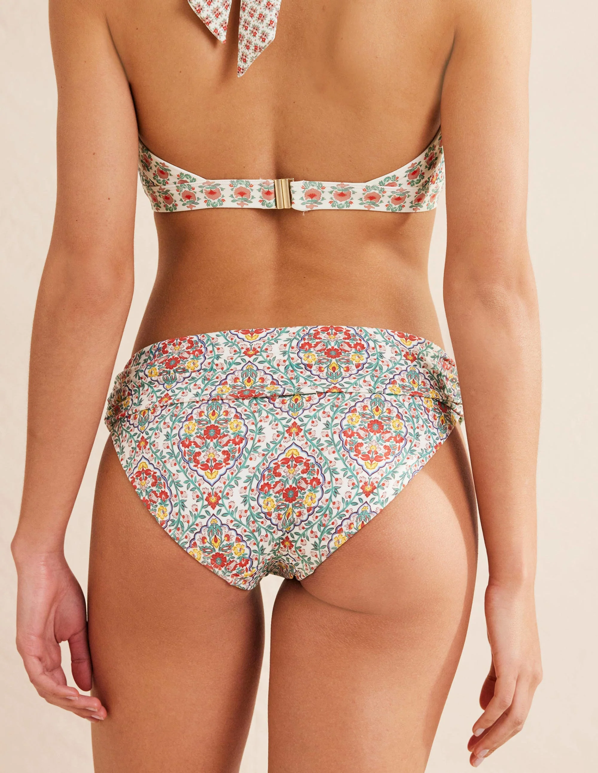 Klassische Bikinihose mit umgeschlagenem Bund-Bunt, Weinranken - Image 3