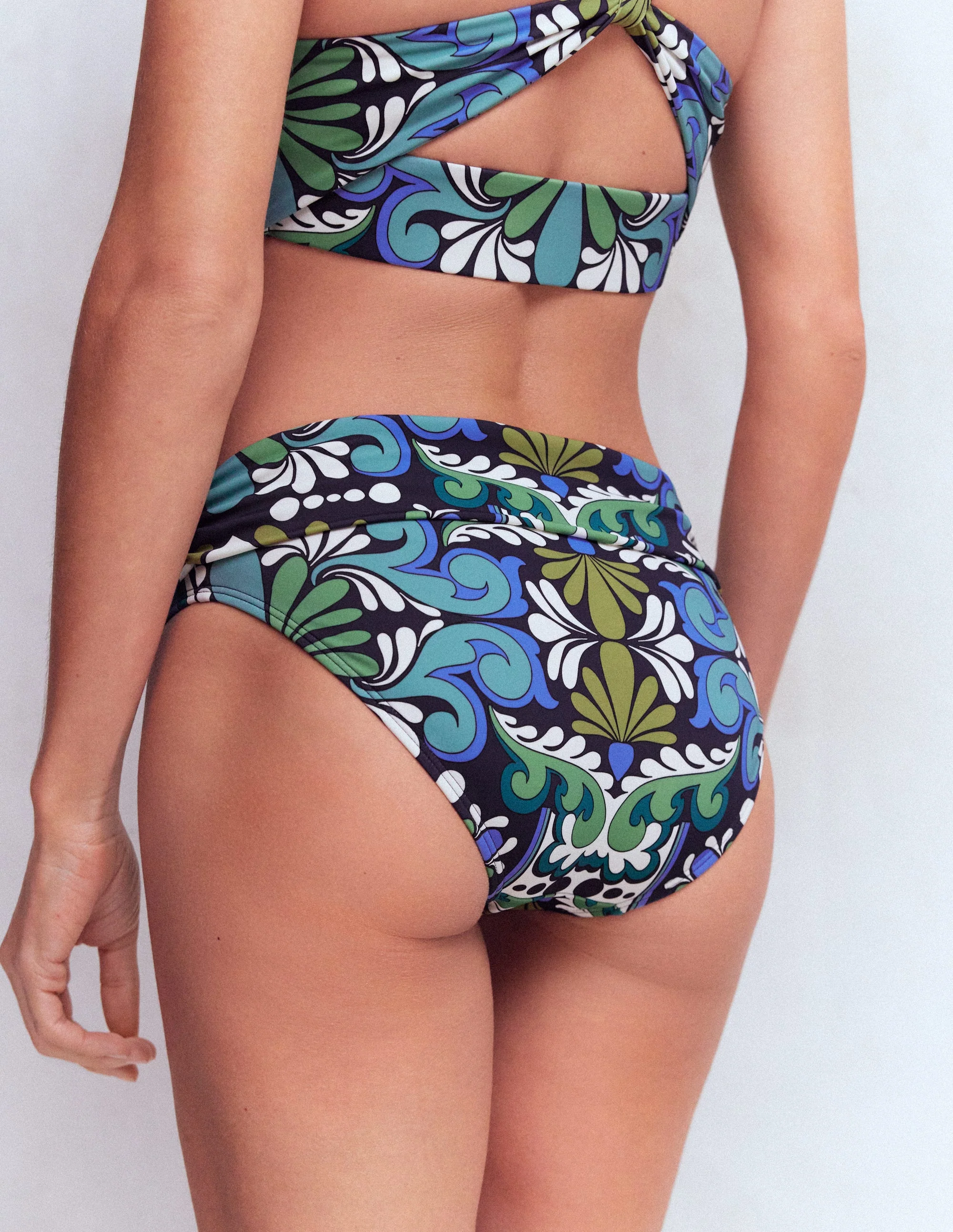 Klassische Bikinihose mit umgeschlagenem Bund-Französisches Marineblau, Blütengobelin - Image 3