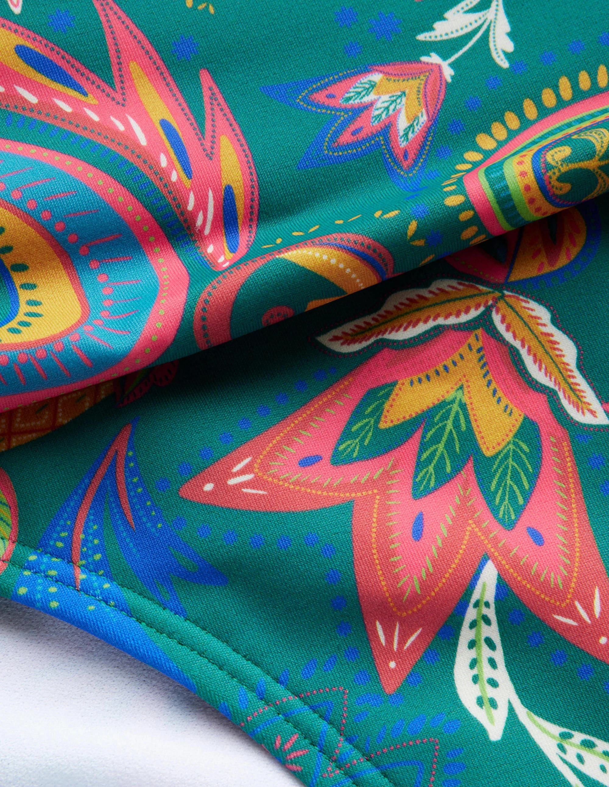 Klassische Bikinihose mit umgeschlagenem Bund-Smaragdgrün, Paradies-Paisleymuster - Image 6