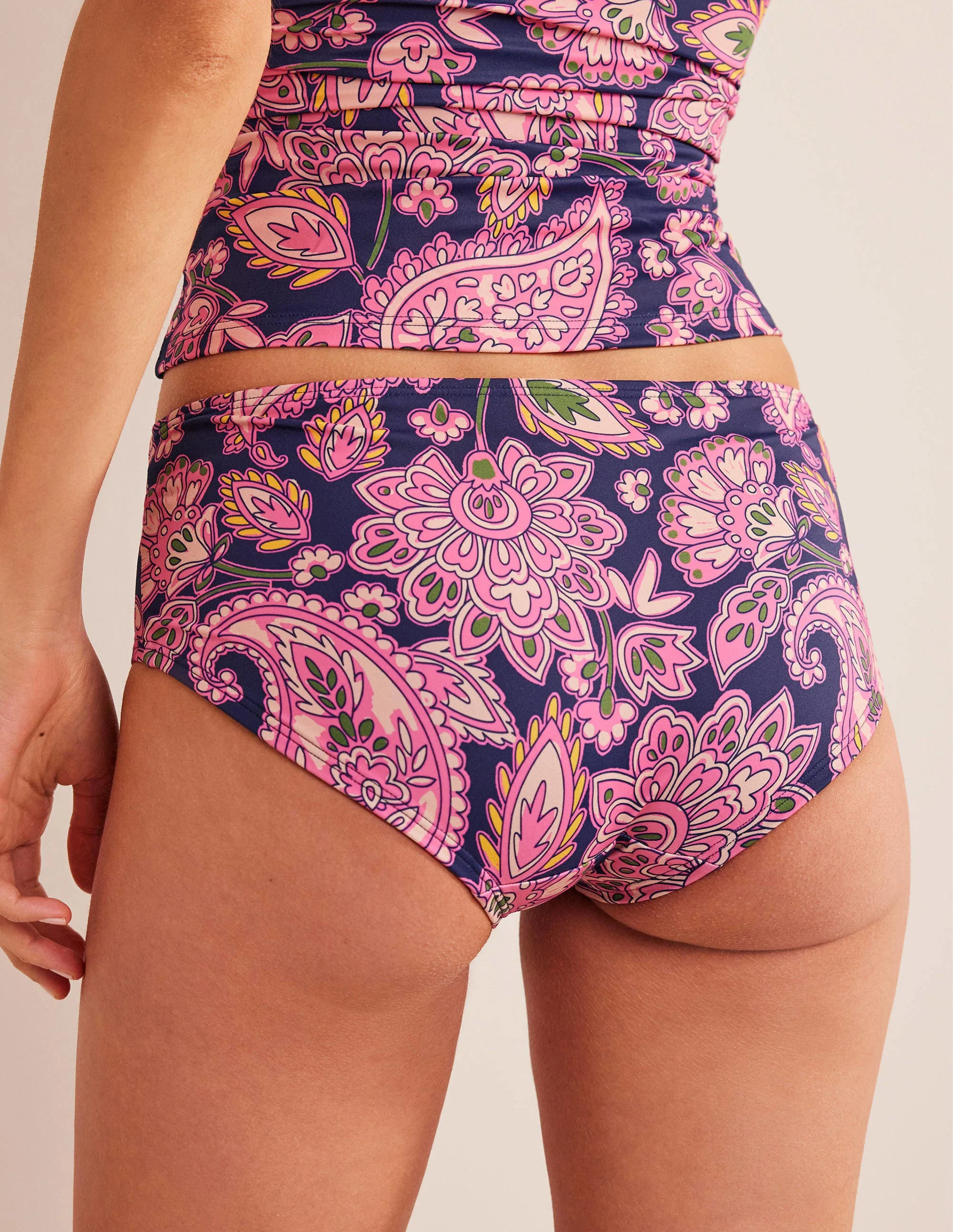 Klassische Bikinishorts-Marineblau, Paisleymuster - Image 3