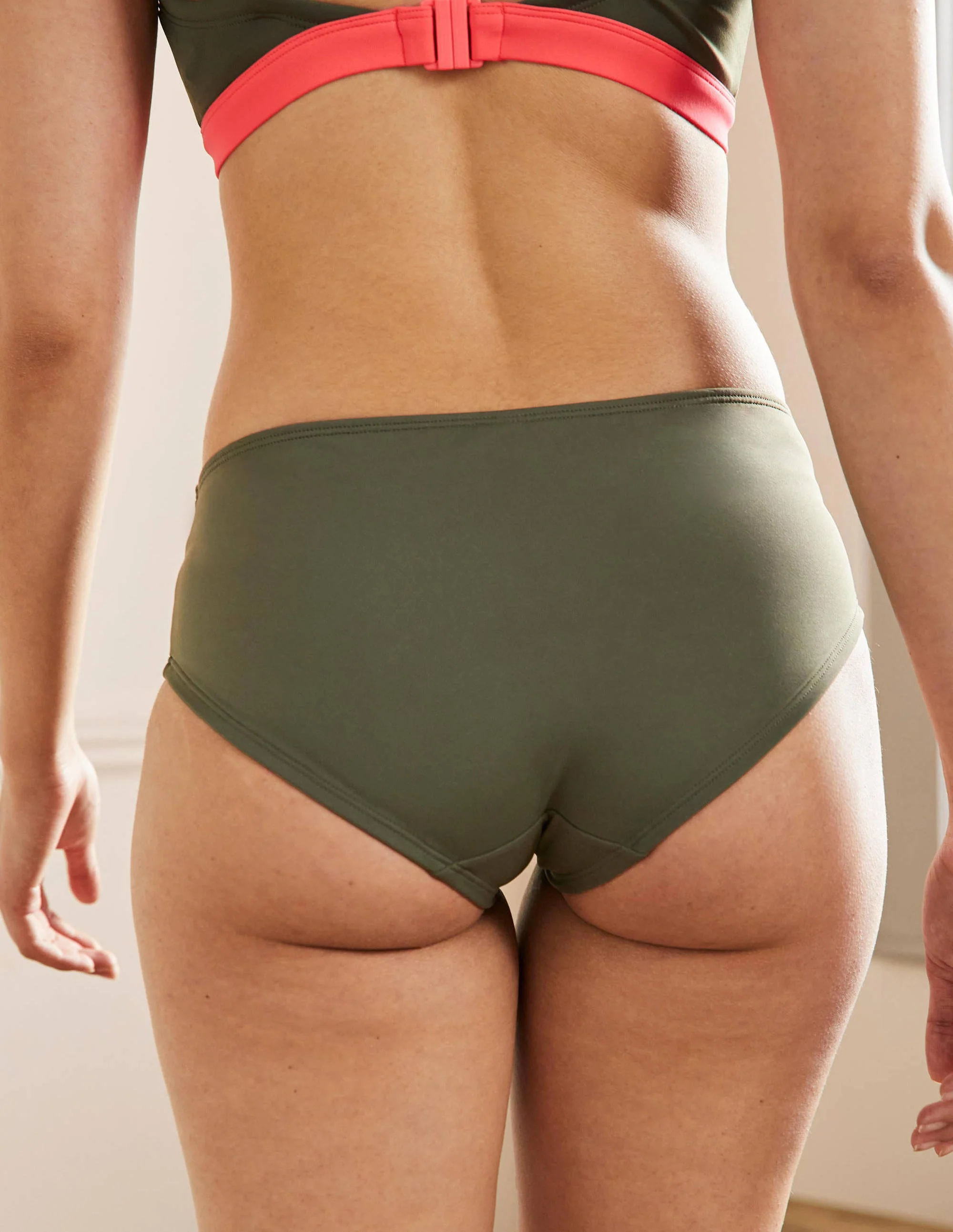 Klassische Bikinishorts-Sumpfgrün - Image 3