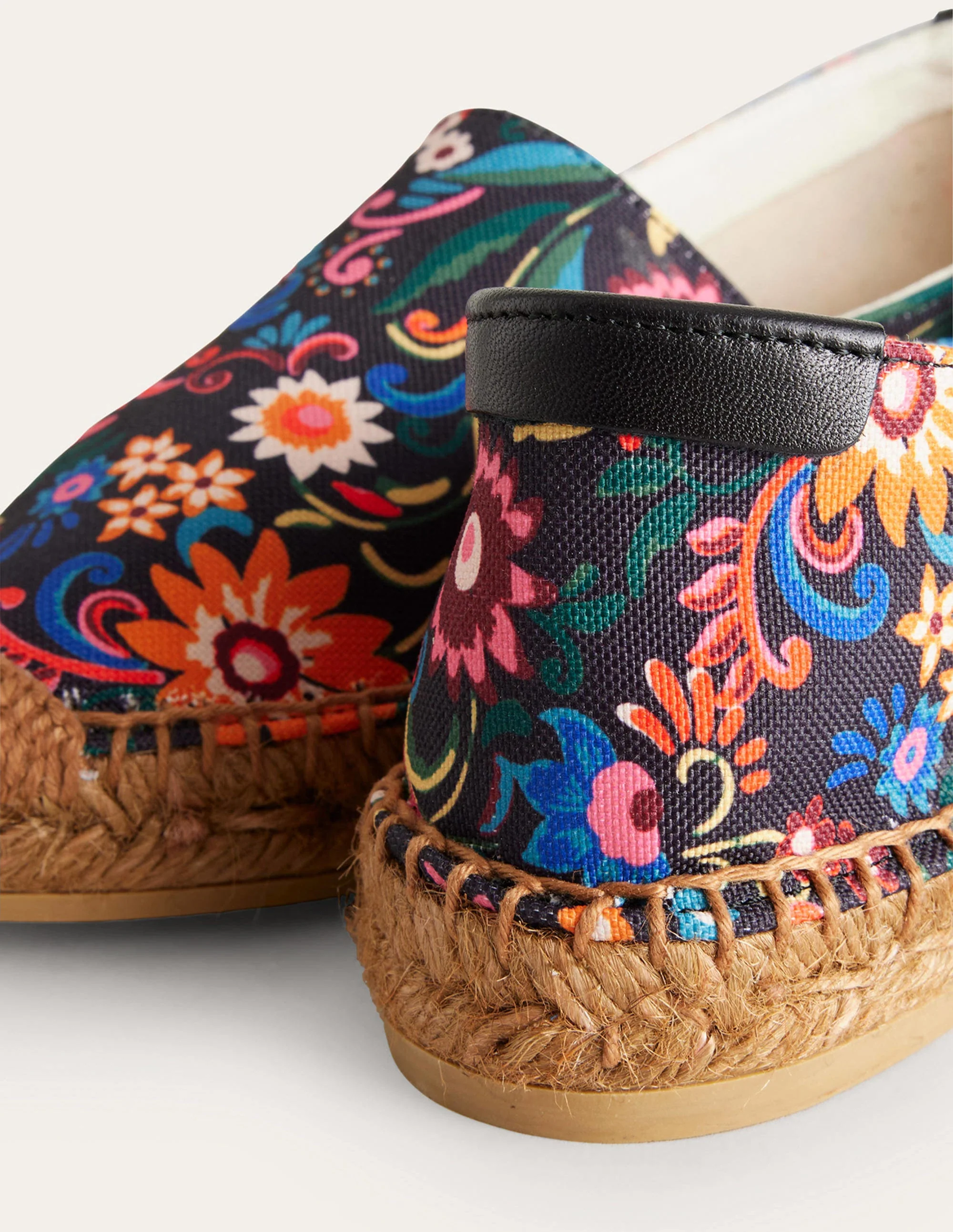 Klassische Espadrilles mit flacher Sohle-Schwarz, Knallige Gardenie - Image 3