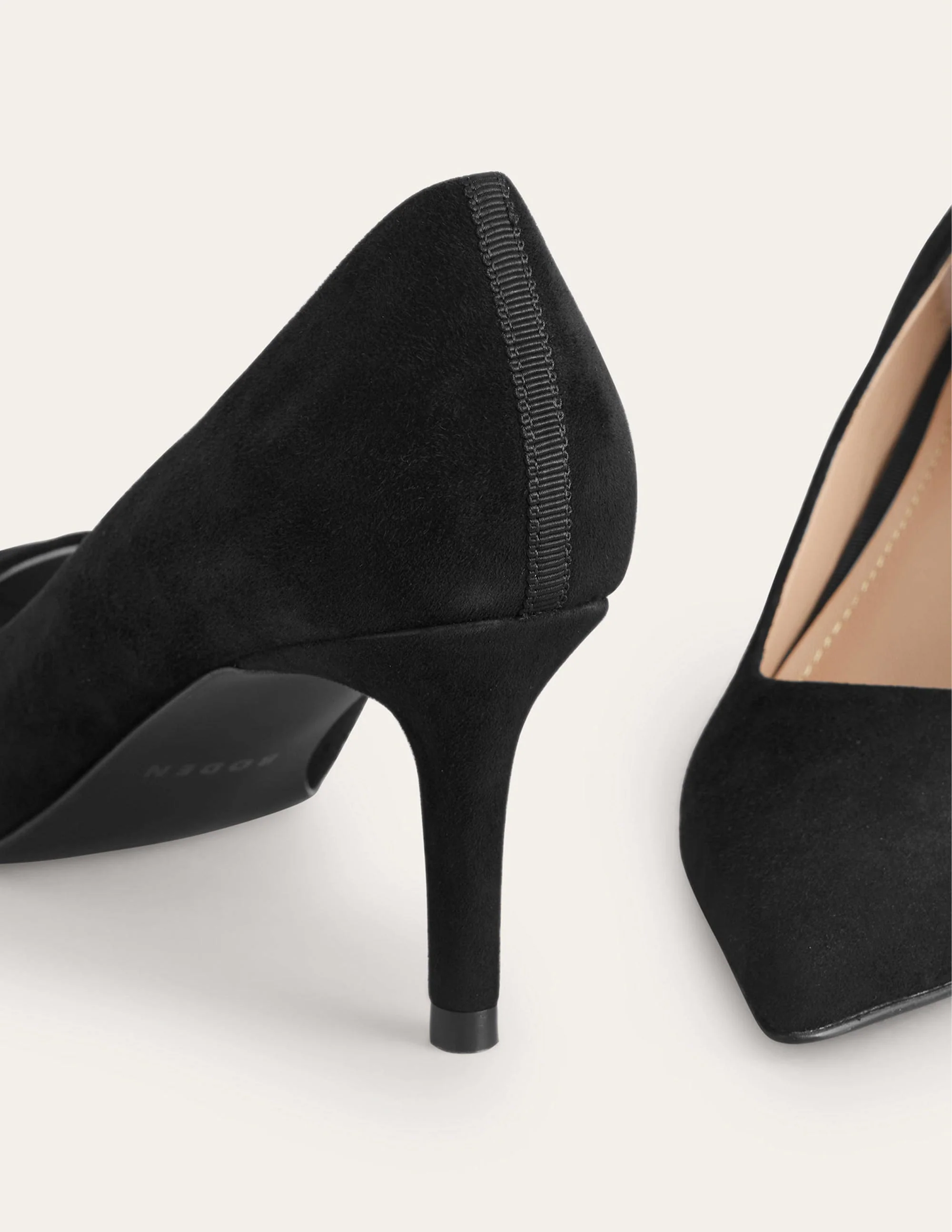 Klassische Pumps aus Veloursleder-Schwarz - Image 3