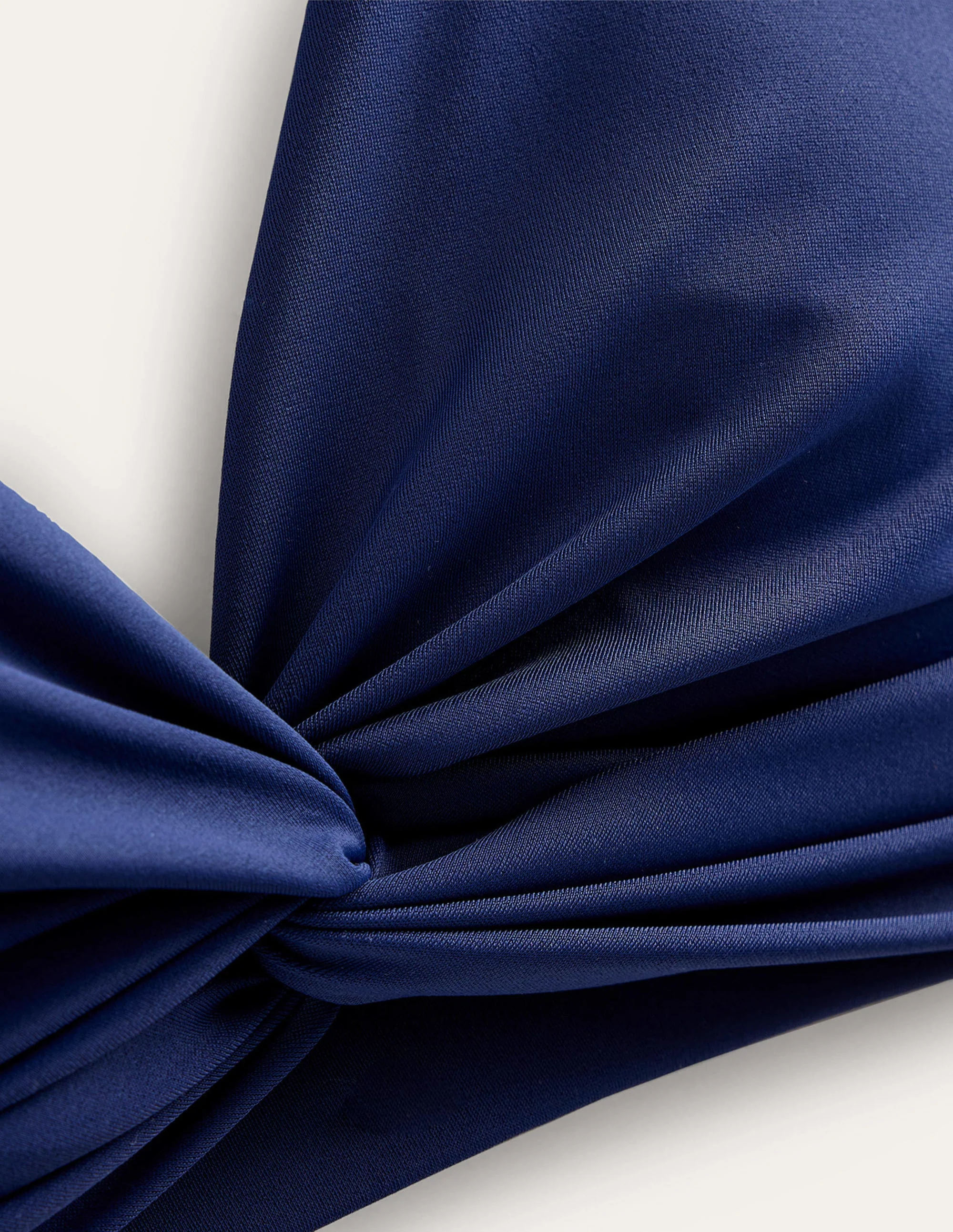 Klassisches Bikinioberteil mit Twistdetail-Französisches Marineblau - Image 6