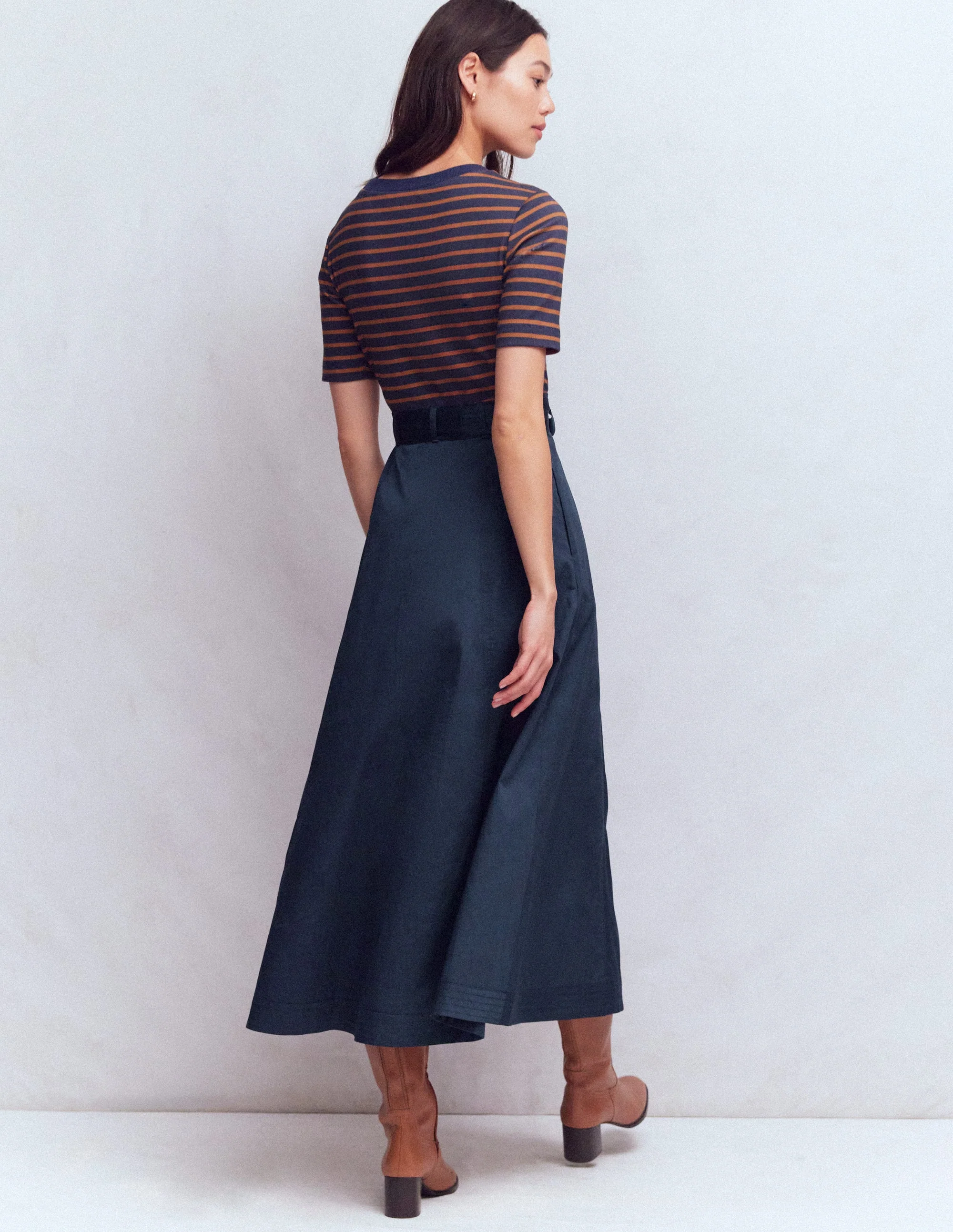 Kleid aus Materialmix mit Rundhalsausschnitt-Marineblau und Lebkuchen Streifen - Image 3